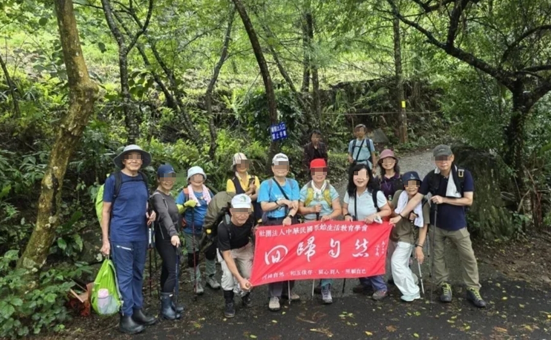 來自台北的登山團27日在蝴蝶谷瀑布步道遭遇落石，造成4死1傷的悲劇。（翻攝畫面）