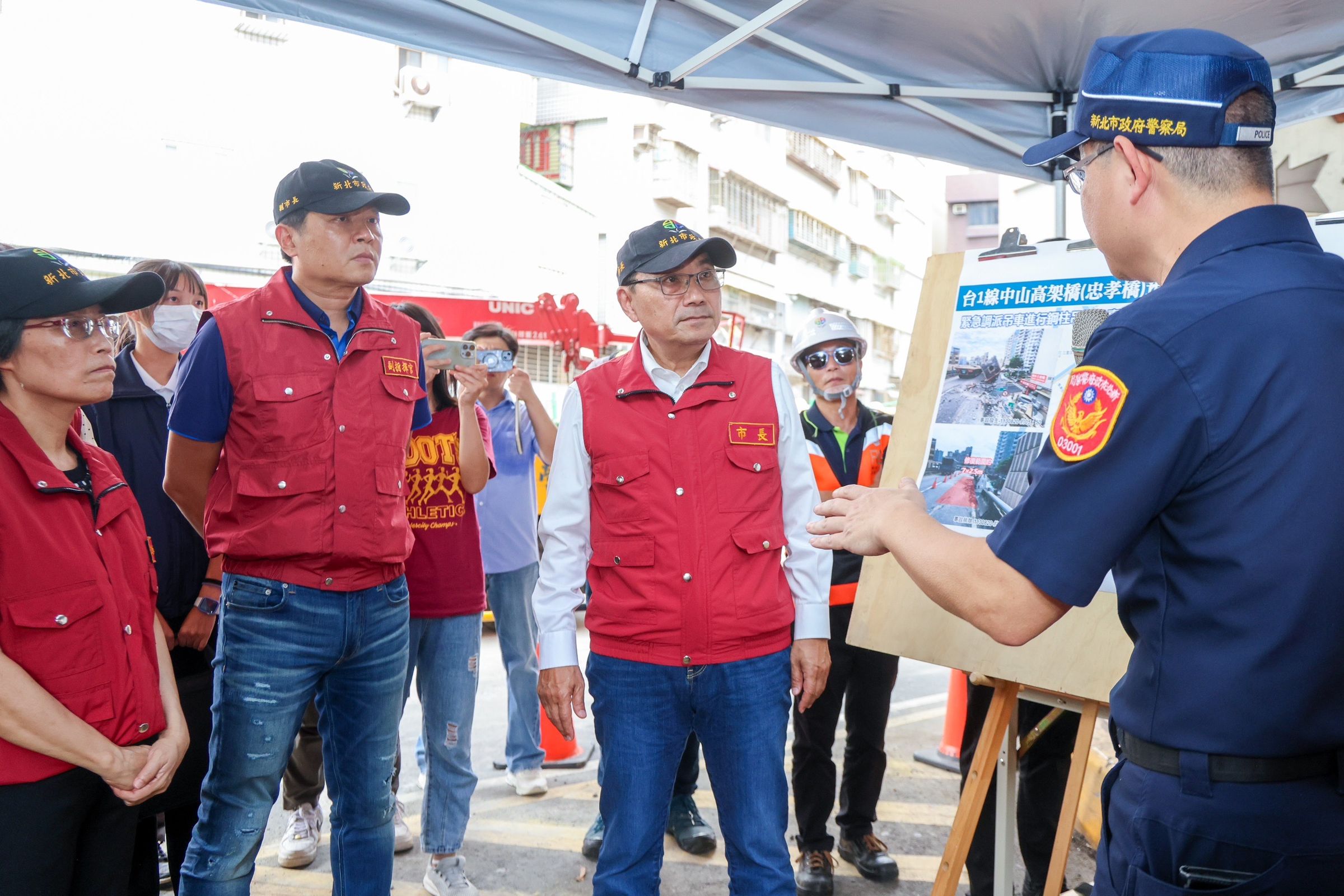 侯友宜指示交通及警察單位落實管制及疏導,降低交通衝擊,提醒民眾留意最新交通管制資訊。(新北市府提供)