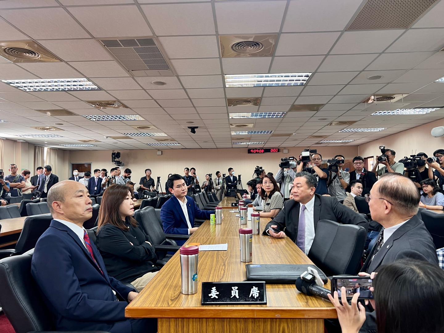 藍營禮讓民眾黨林憶君任外交國防召委。（翻攝自王定宇臉書）