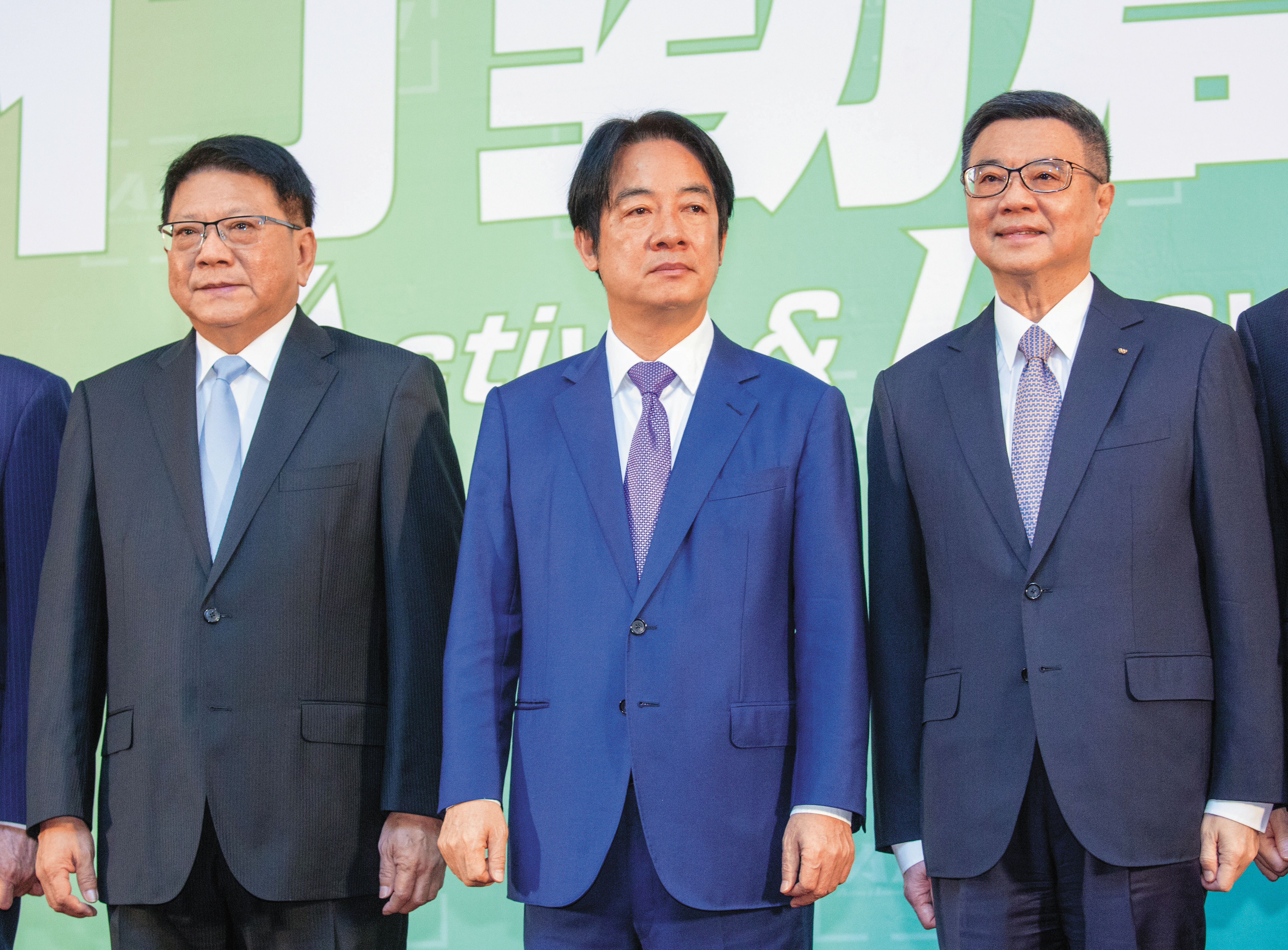 賴清德（中）調整隊形，核心人物卓榮泰（右）、潘孟安（左）仍在其左右。