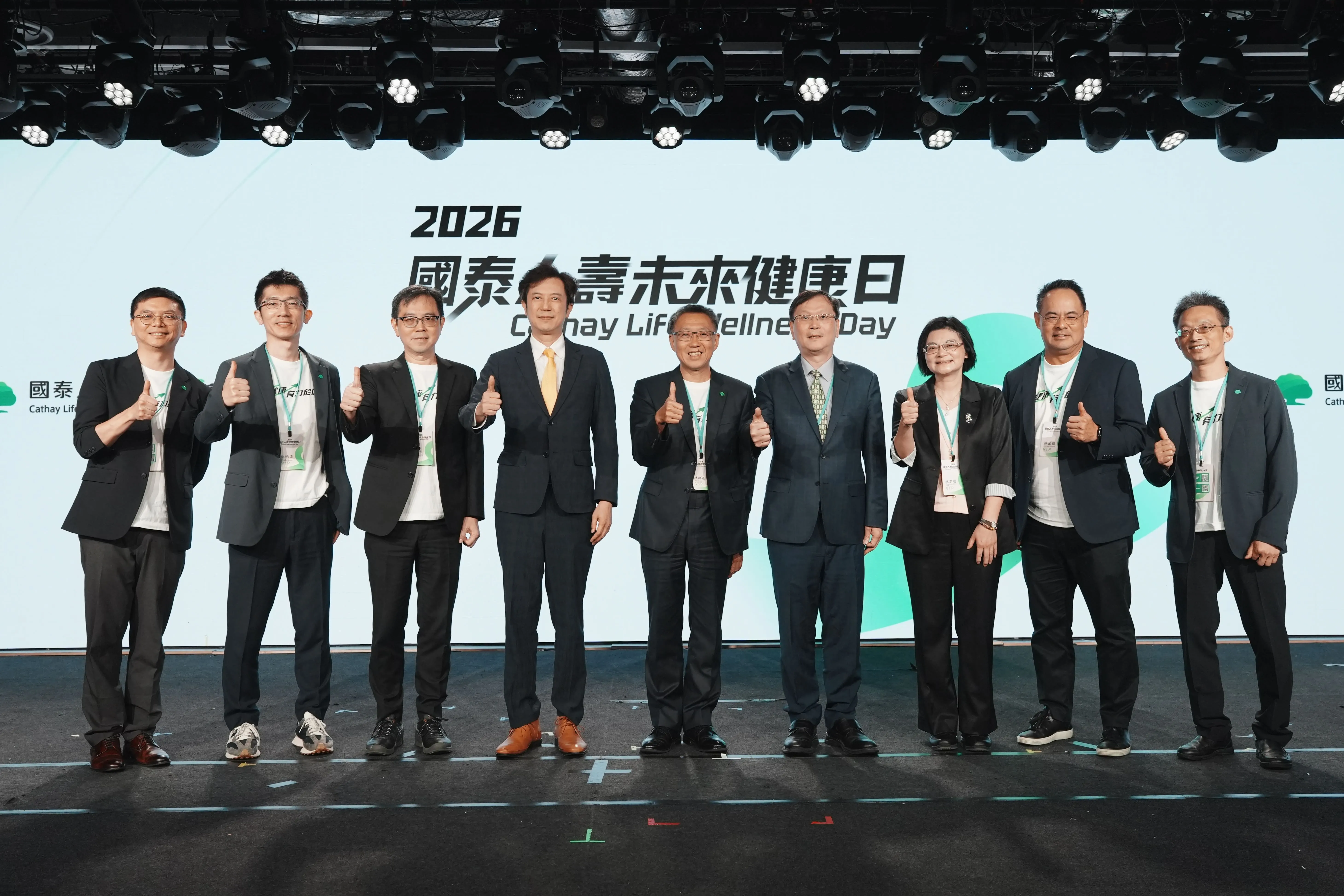 國泰人壽舉辦「2026國泰人壽未來健康日」，攜手國家、企業及所有合作夥伴，一起思考如何讓保戶、民眾能夠追求更長的健康餘命。圖左起為國泰人壽健康智庫林民浩博士、國泰人壽副總林明達、國泰人壽資深副總吳俊宏、金管會副主委陳彥良、國泰人壽總經理林昭廷、衛福部次長莊人祥、國民健康署副署長林莉茹、國泰人壽資深副總孫至德及國泰人壽健康實驗室協理翁建勳。（圖/國泰人壽提供）