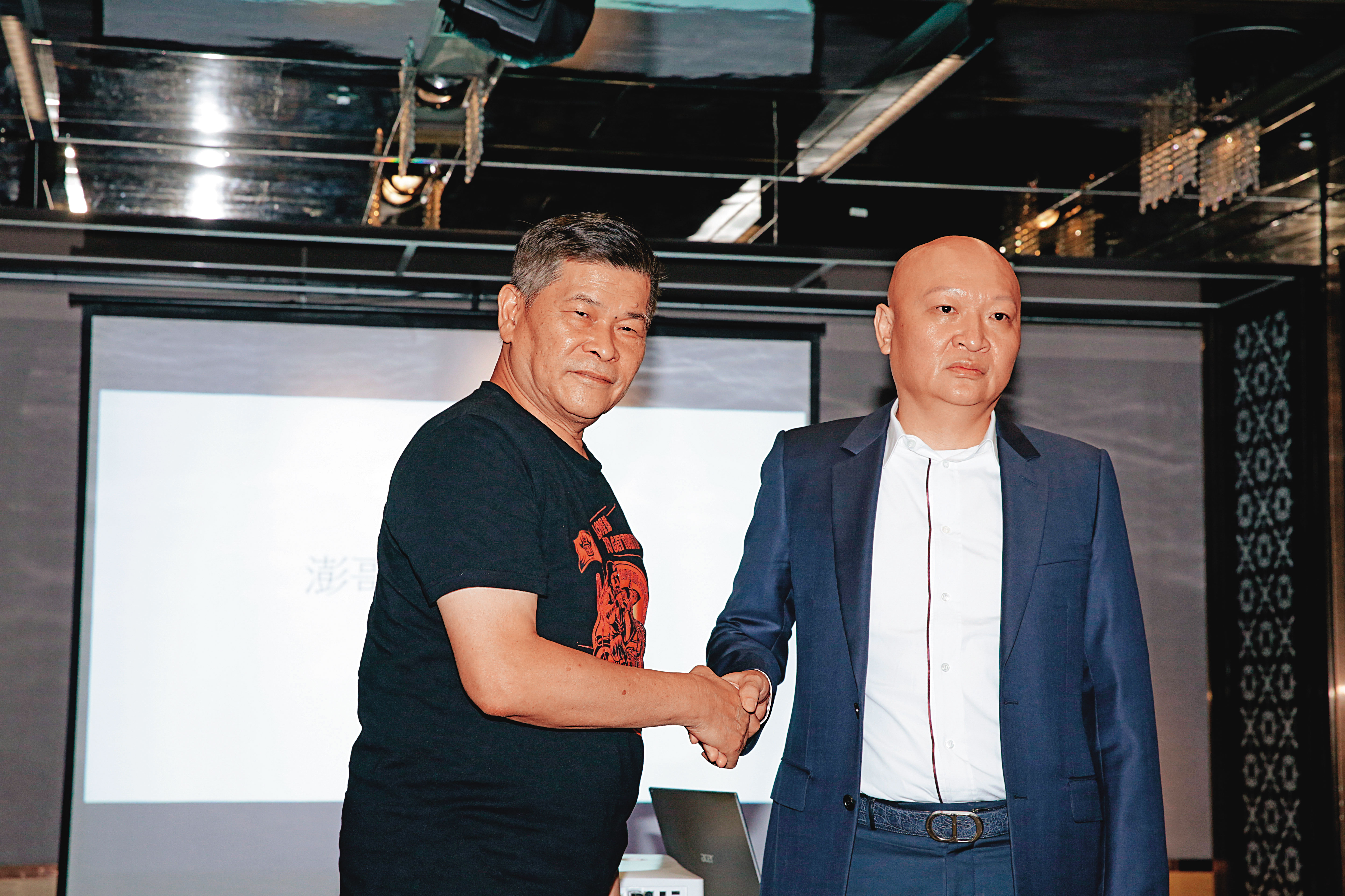 林秉文(右)當初大動作要幫澎恰恰(左)處理債務,結果2人鬧得不歡而散。(蕭志傑攝)