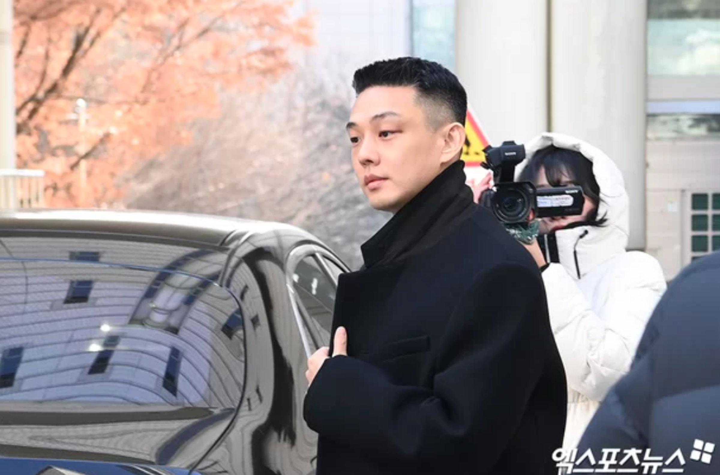劉亞仁今日出庭以短髮亮相。 (翻攝自Xports)
