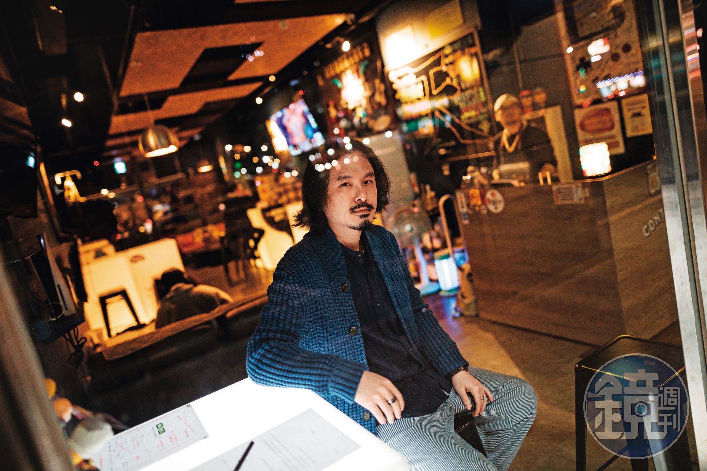 許先生說，前幾天環保局人員來店裡稽查，連稽查人員都好奇他的酒吧怎會被人一次檢舉這麼多項目，許先生推測，應是成為連署站後遭人惡意檢舉。