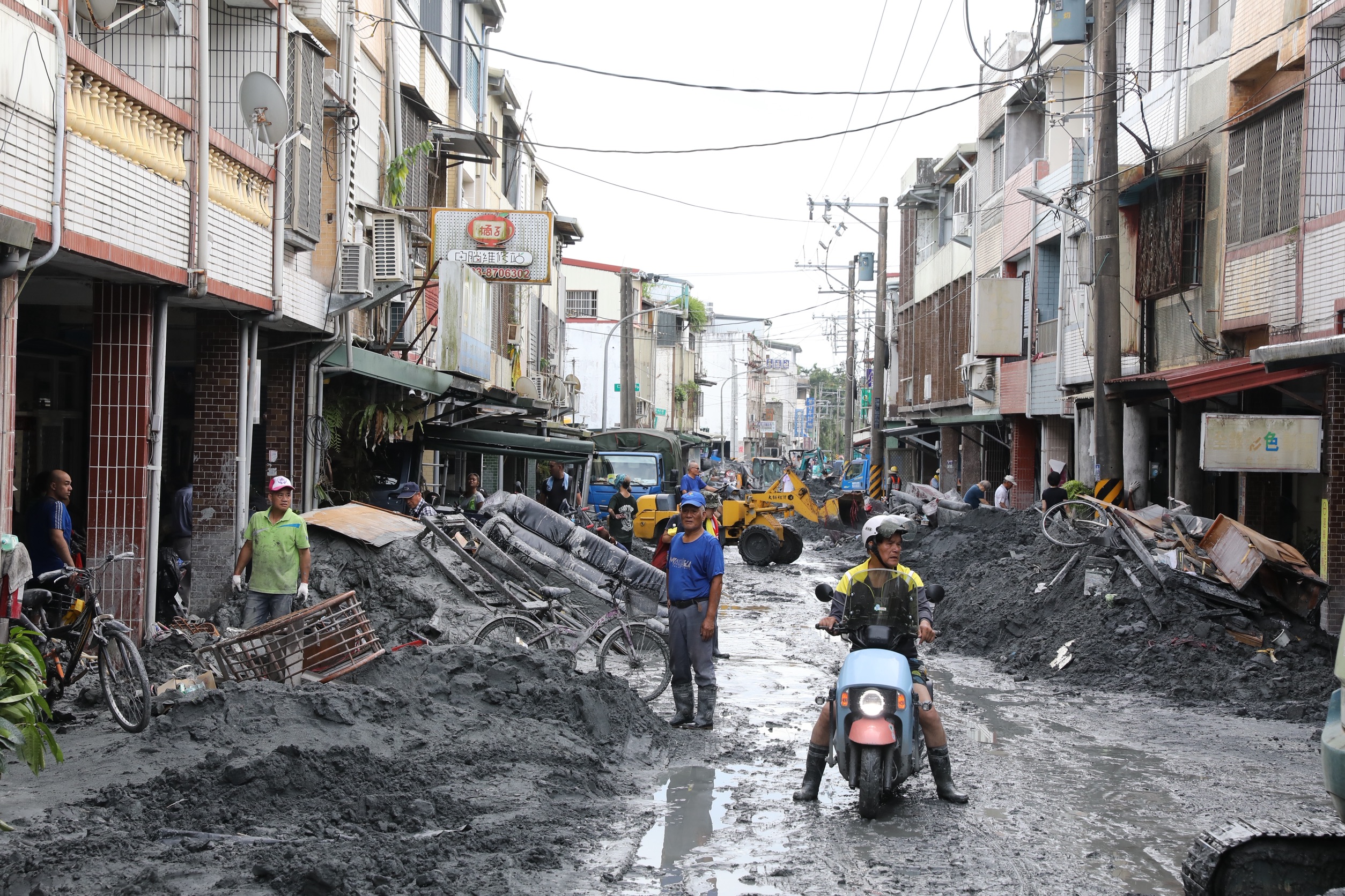 花蓮縣政府今晚間宣布，明天花蓮縣光復鄉停止上班、停止上課。