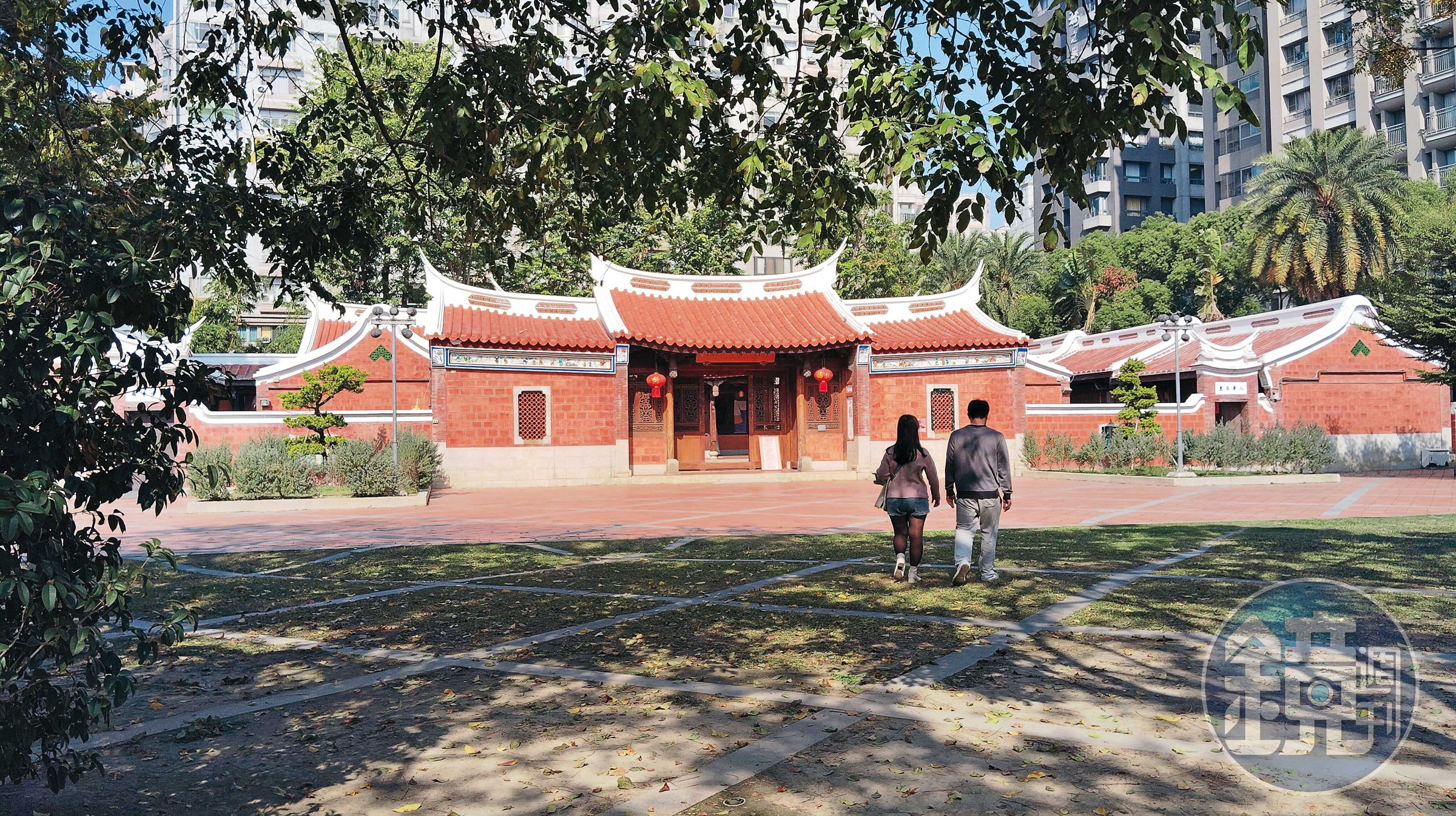 結合閩南式的庭園、呈現先民樣態的臺灣民俗文物館展覽區,如今假日成了商業賣場。