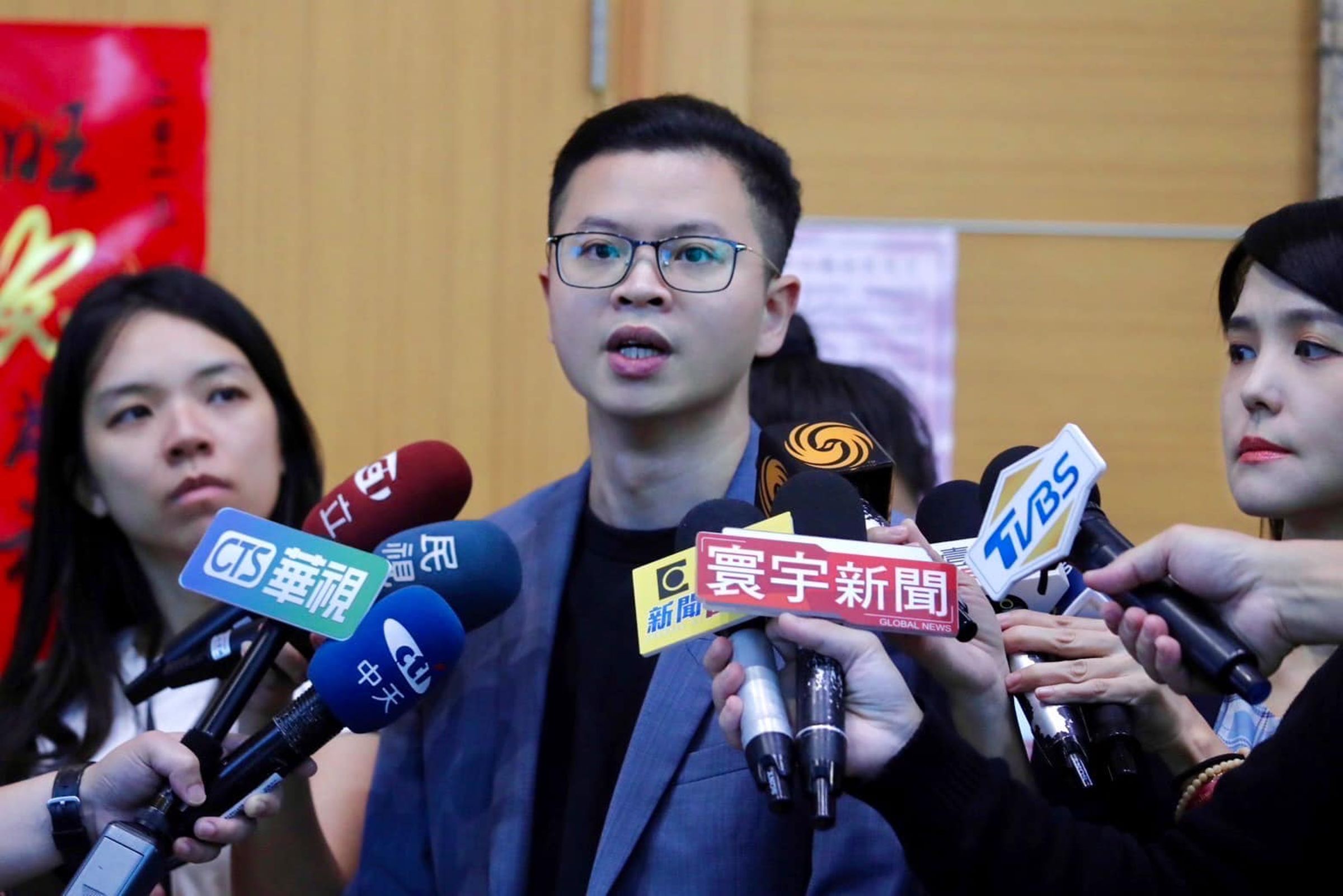 民眾黨將陳智菡列入不分區，國民黨智庫副執行長凌濤向柯文哲喊話：「阿北，要小心了」。（翻攝自凌濤臉書）