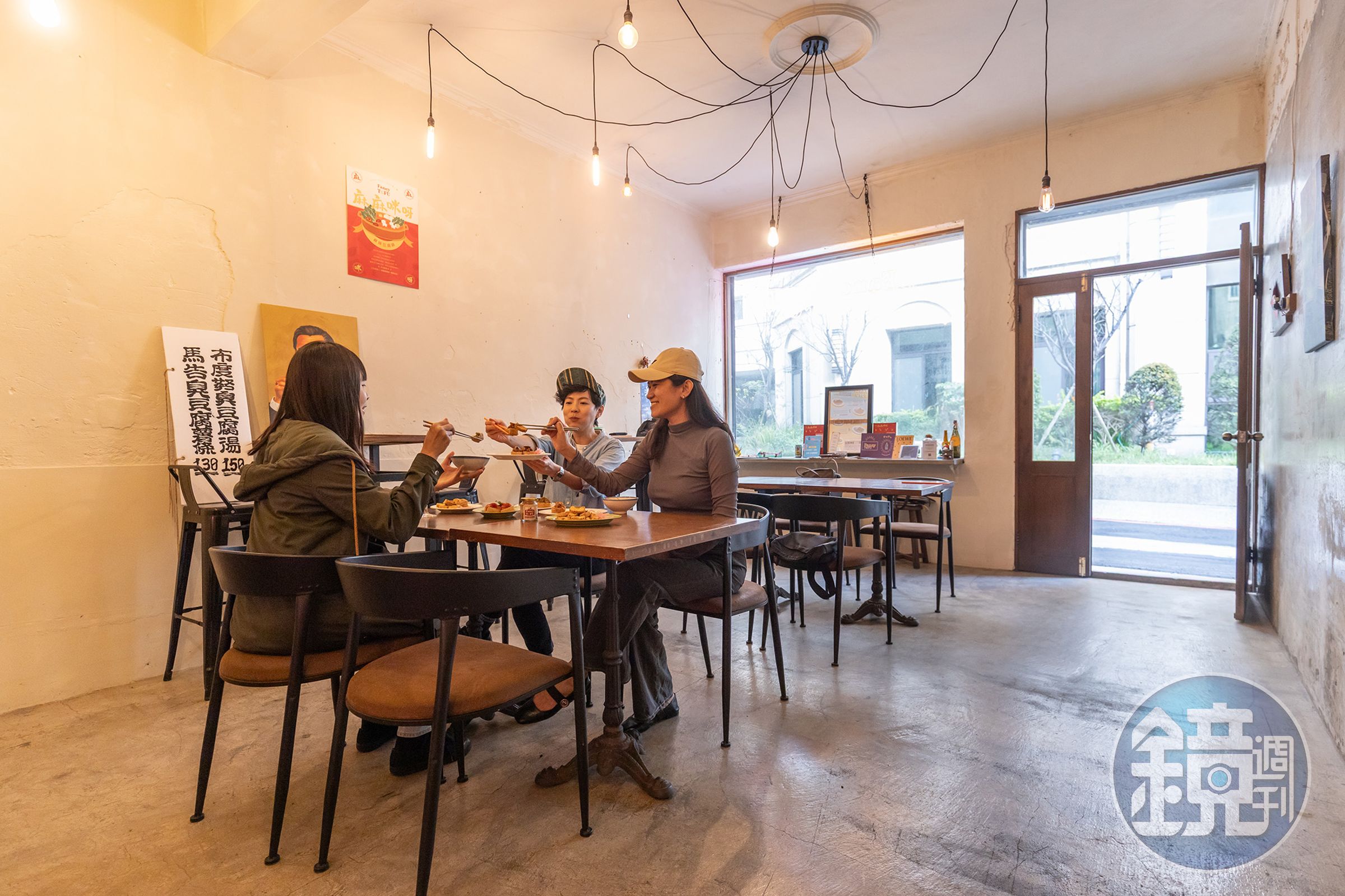 Fancy Tofu的店面原先是一間咖啡館,充滿藝文氣息的裝潢,有別於一般街頭小吃的用餐氛圍。