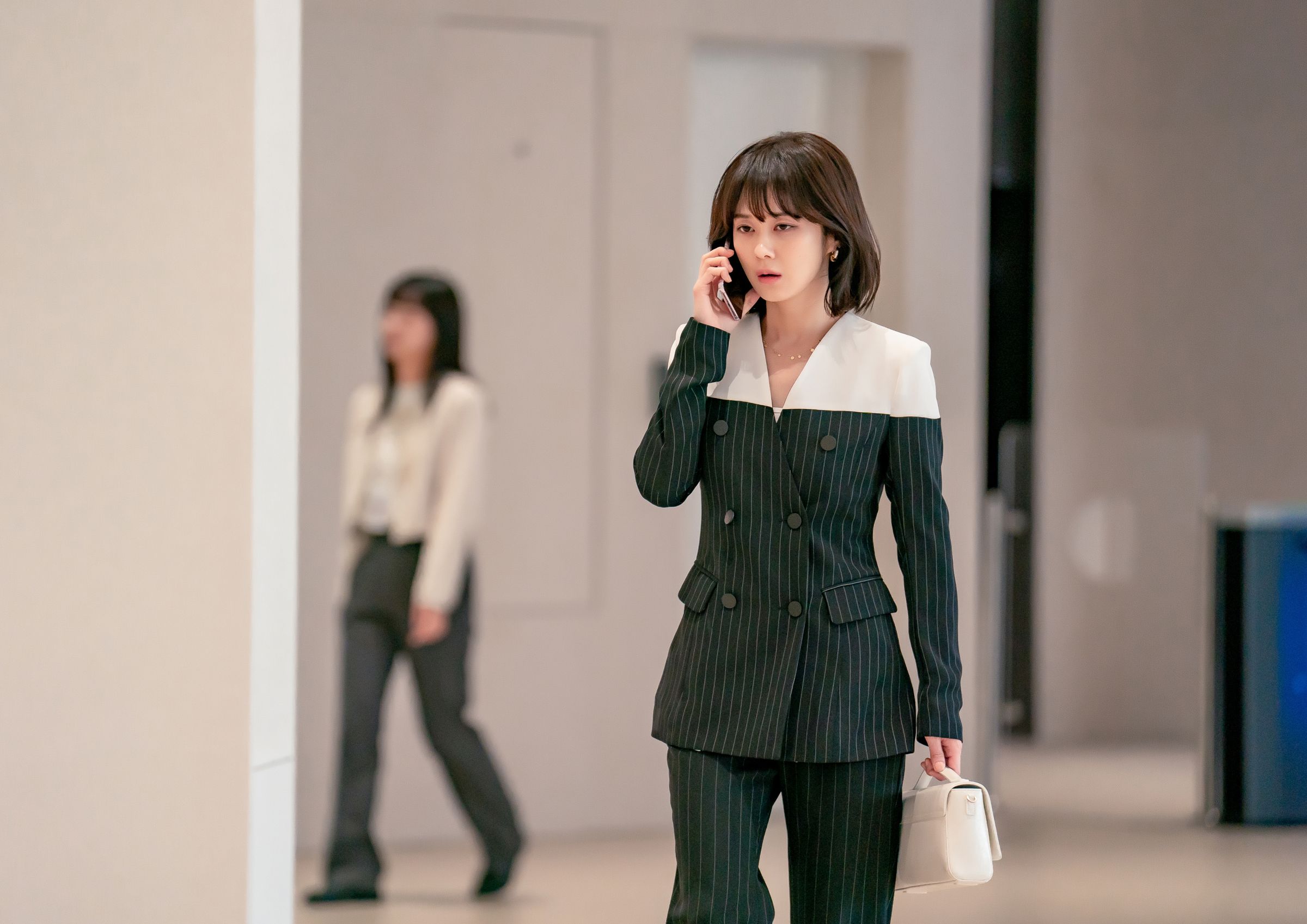 張娜拉在劇中飾演充滿野心的生活家具公司CEO,同時也是一名擁有百萬追蹤的網紅。(Hami Video提供)