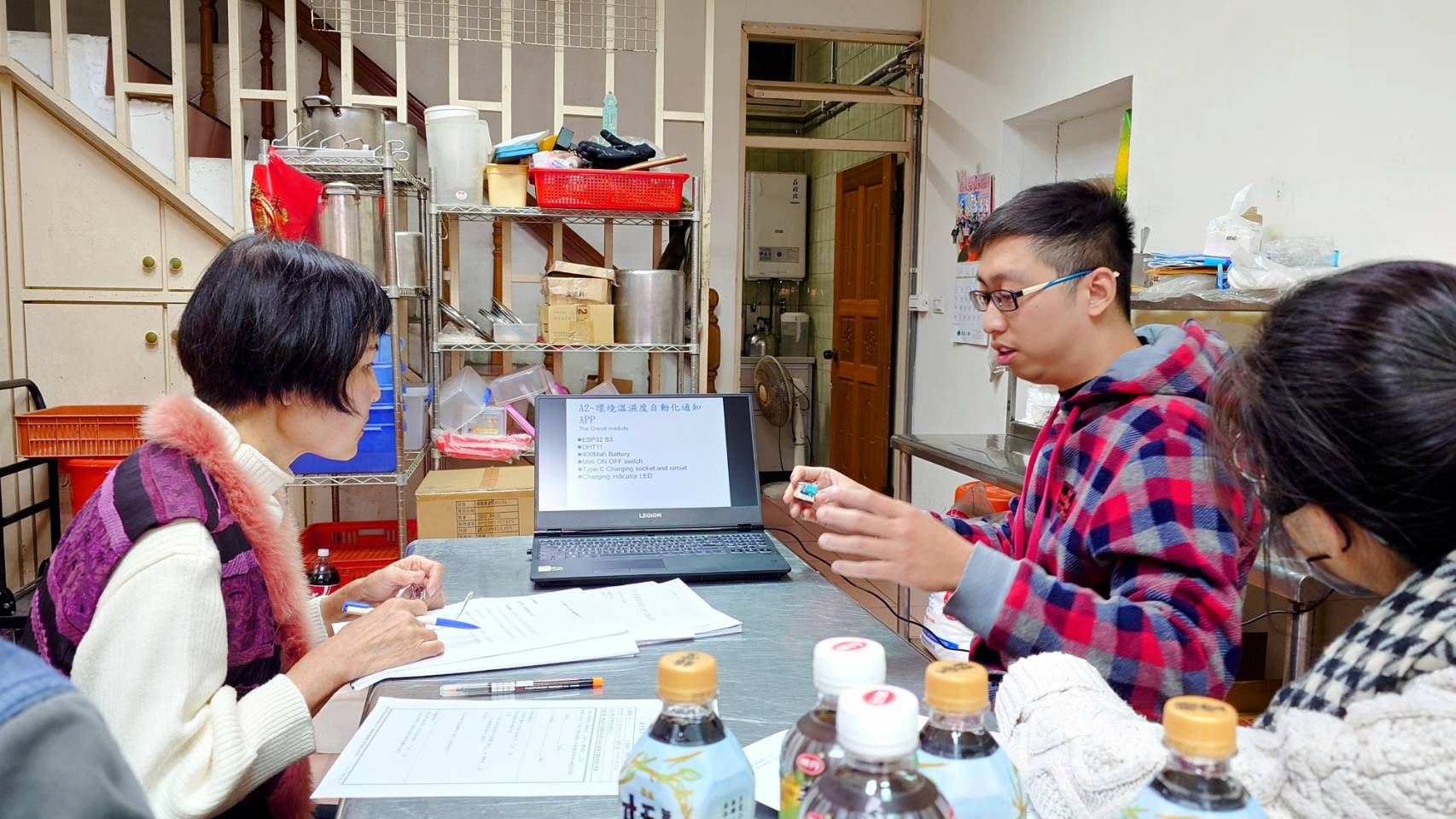 「傳統道口燒雞製程智慧化並結合國產丹蔘風味產品」開發案，成功入選新竹市府113年度地方型SBIR輔導計畫。（享吃就來道口燒雞提供）