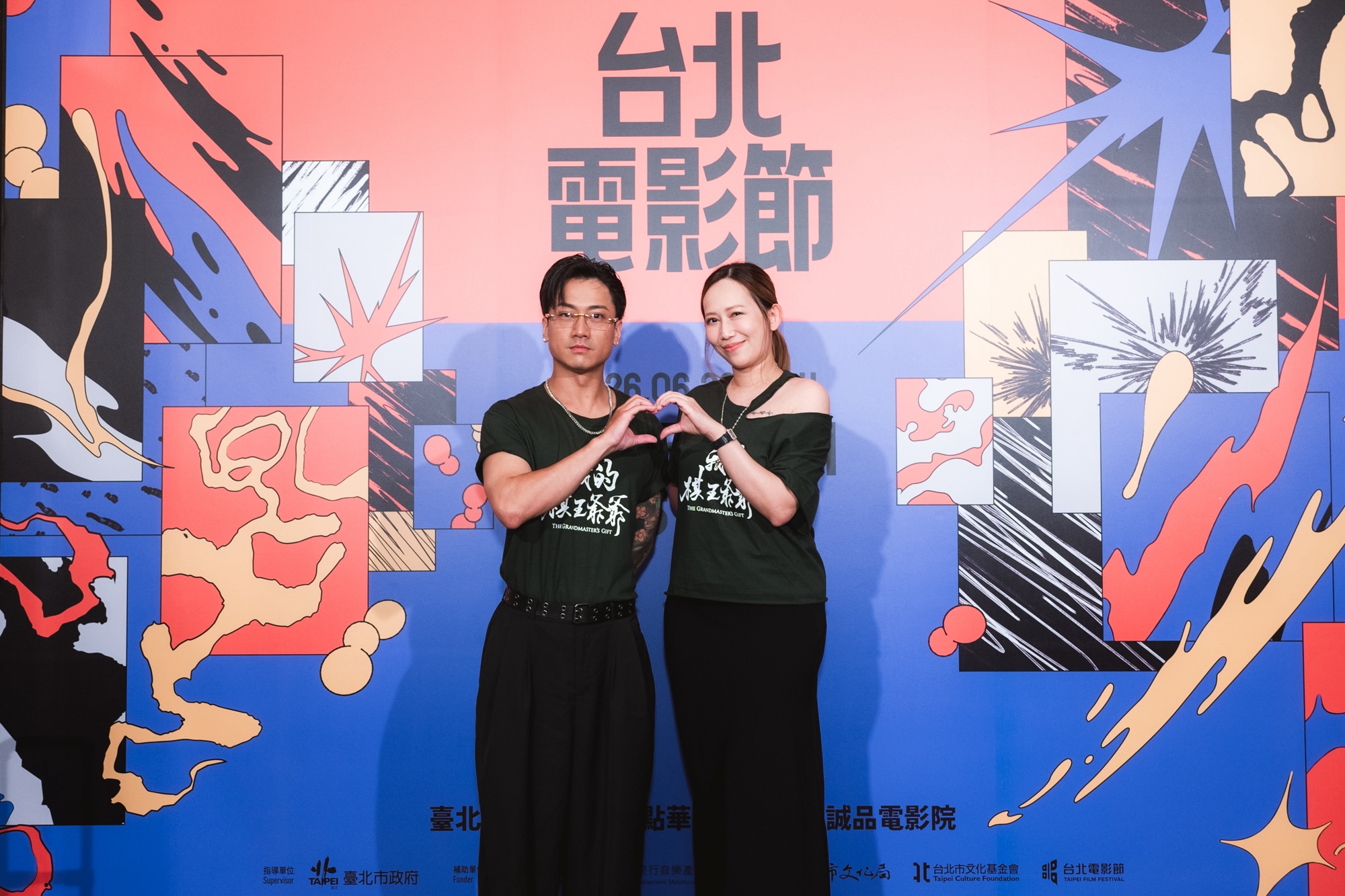 五木（左）和瑪菲司（右）與在片中扮演經營自助餐的夫妻，總是打打鬧鬧。（台北電影節提供）
