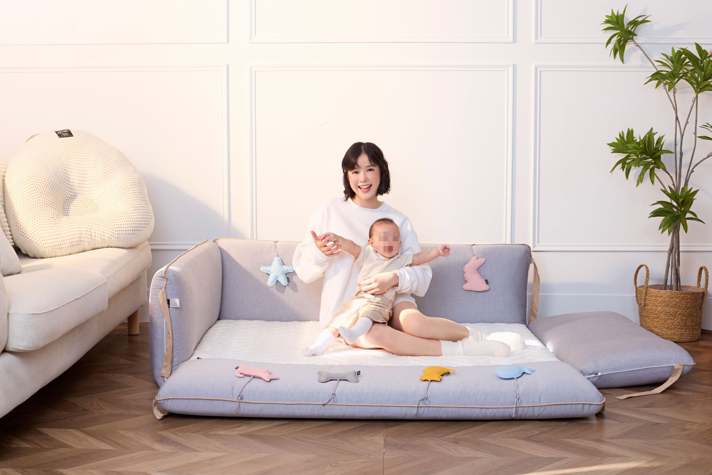 李佳穎帶兒子又又分享育兒生活。(圖/DollBao逗寶)