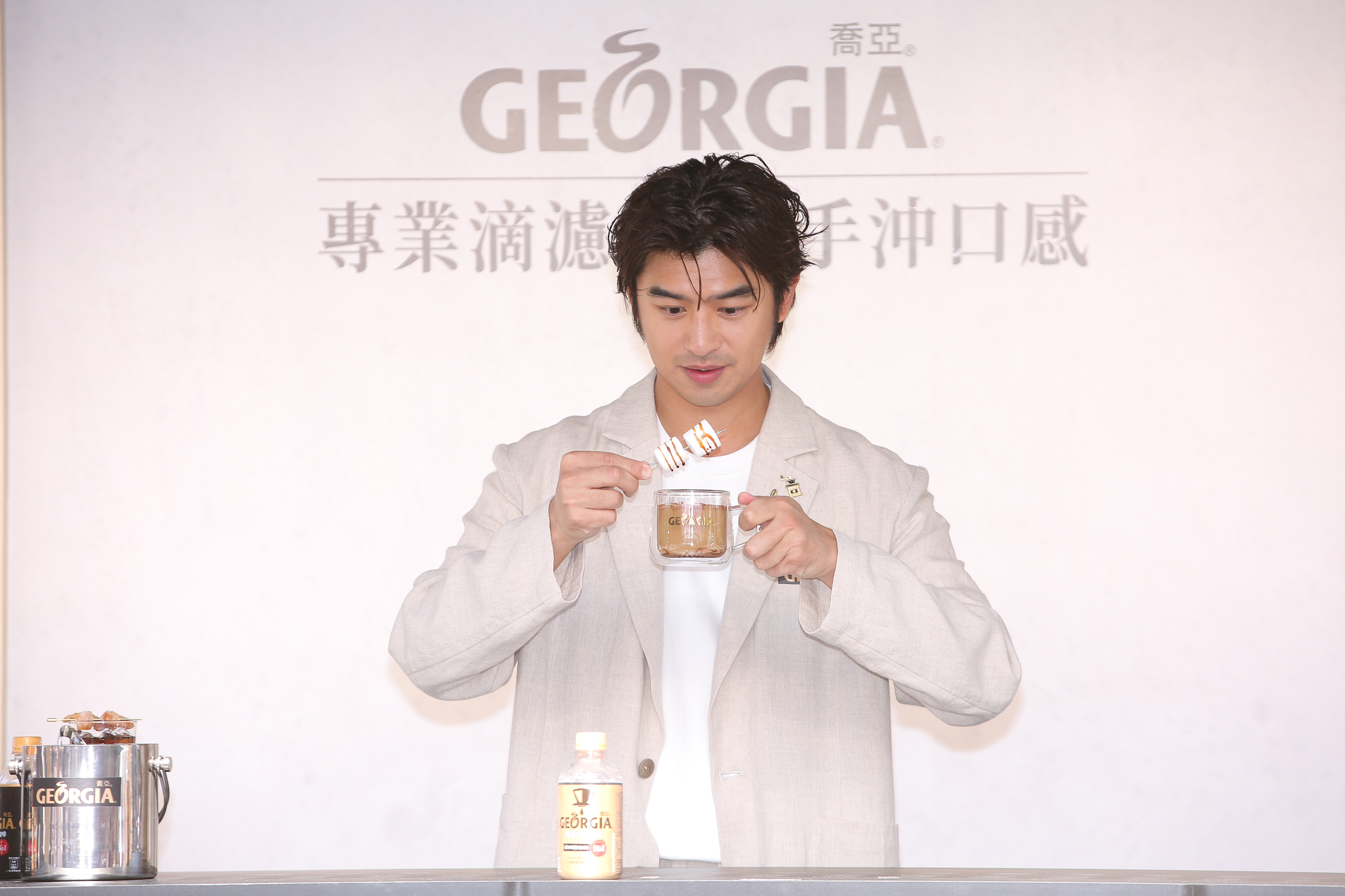 陳柏霖現場DIY咖啡特調，他說都是自己在家常會動手調製的飲料。