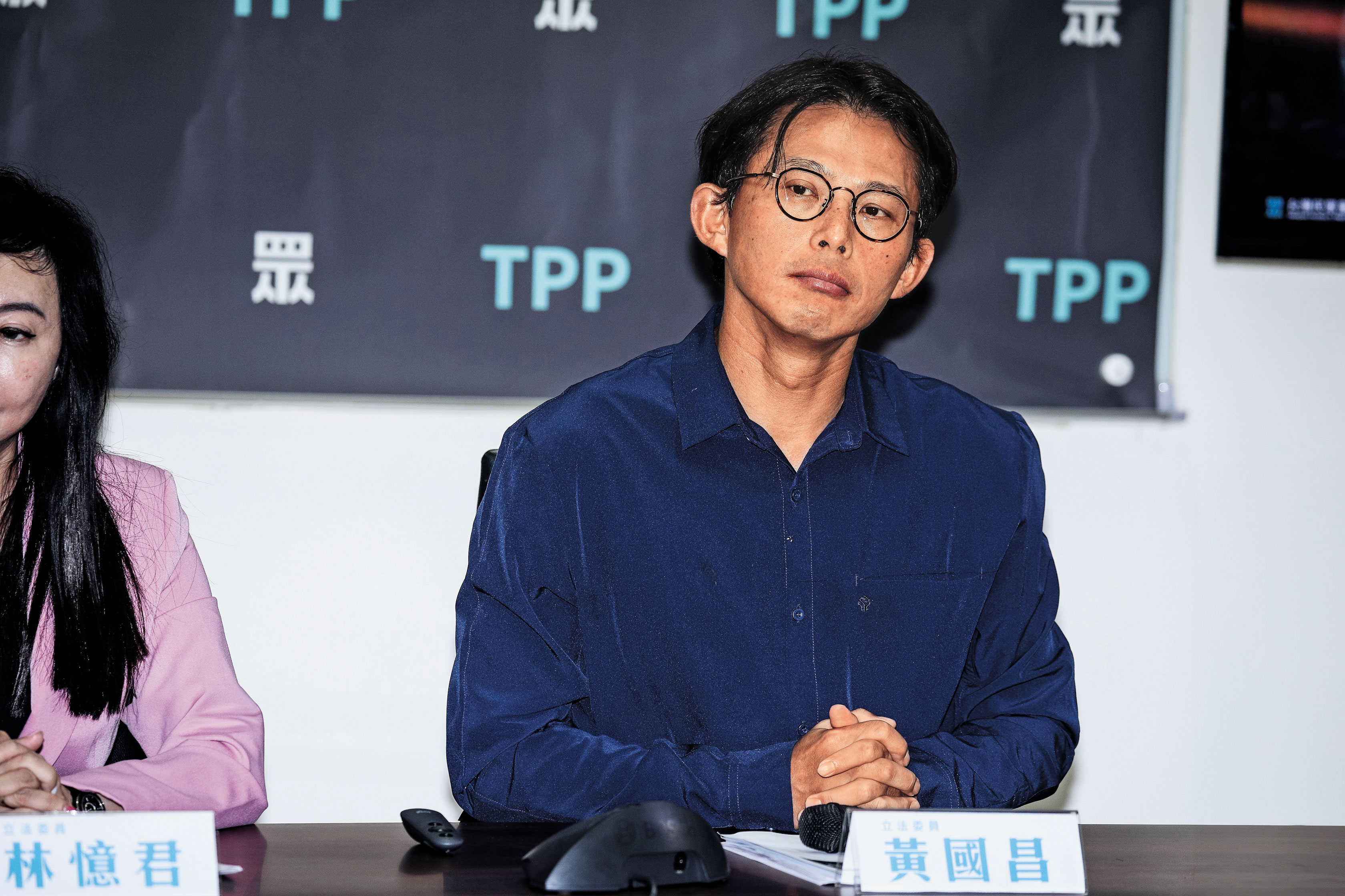 黃國昌涉貪風暴擴大，檢調連月來已傳喚狗仔成員及臺雅案證人鞏固案情，懷疑他利用人頭設下斷點拿錢辦事。（鏡報鄒保祥）