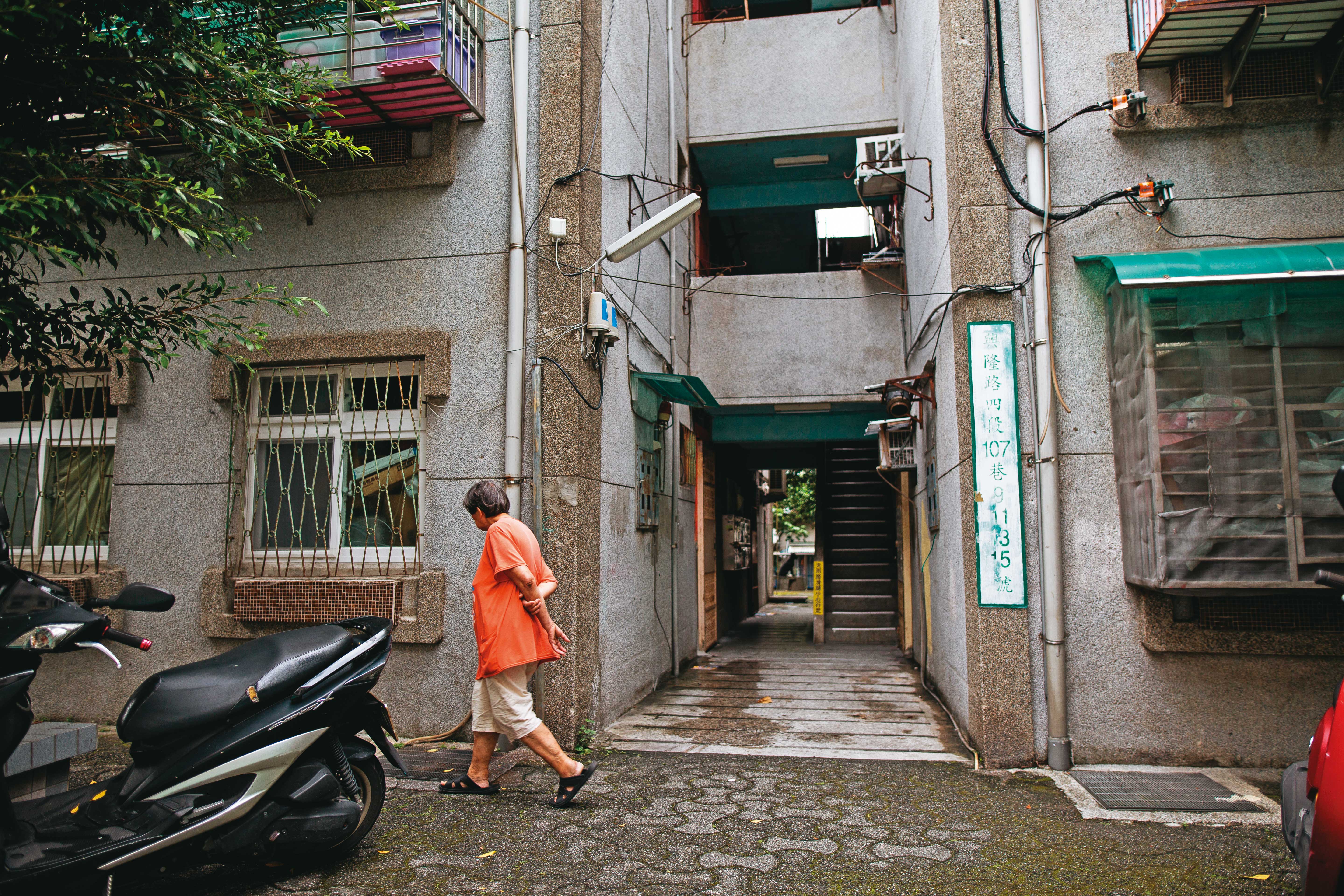 林達生到台東躲債，妻子與孩子們被安置在台北的安康平宅（圖）。