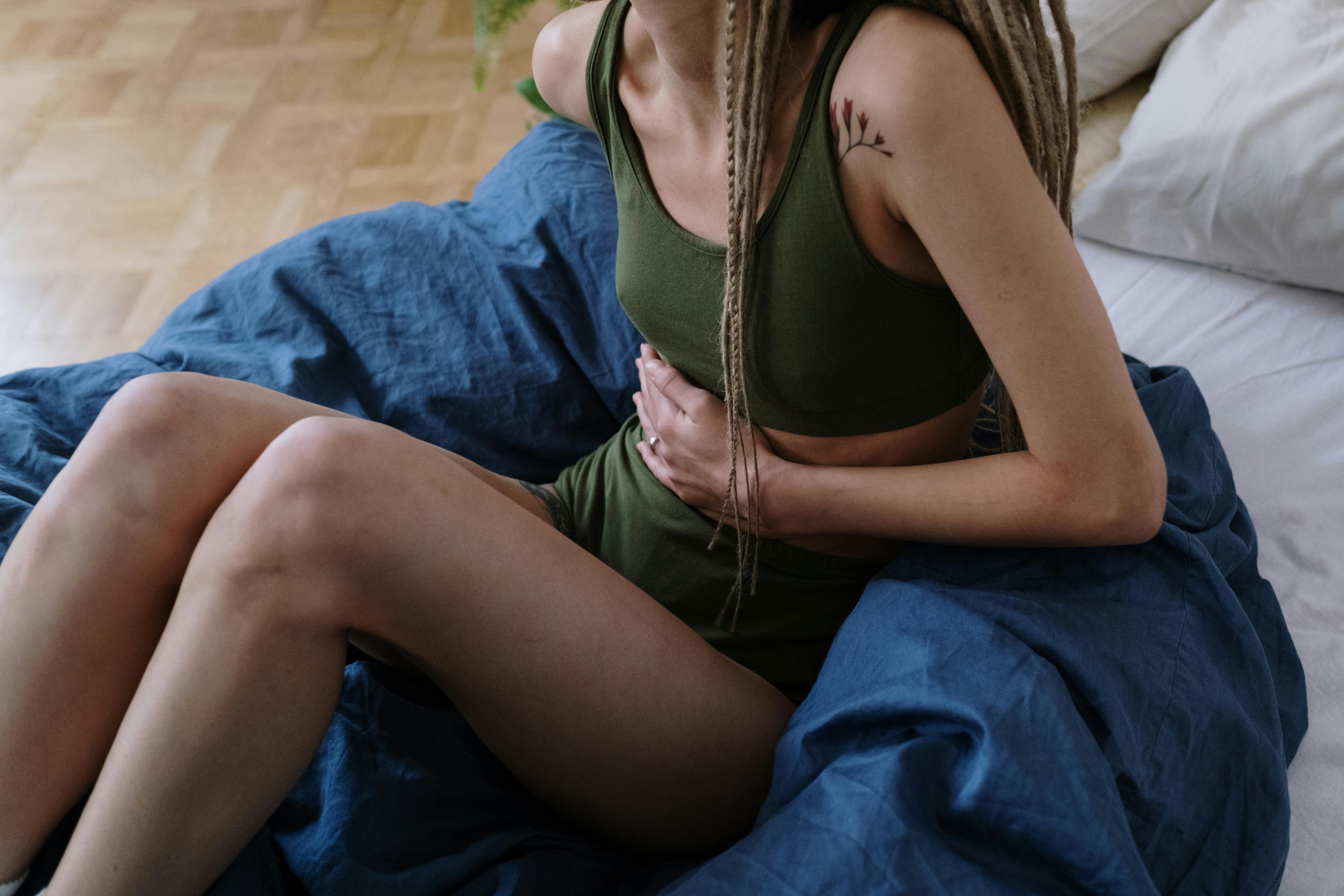 中國一名24歲女演員長期熬夜並喝咖啡硬撐，竟確診惡性胃癌。（示意圖，取自Pexels）