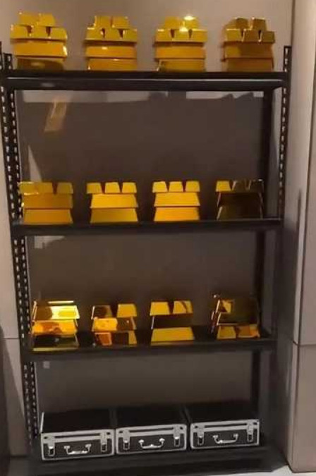 于洋澄清影片中的金庫只是拍戲樣品屋,否認炫富。(翻攝微博)