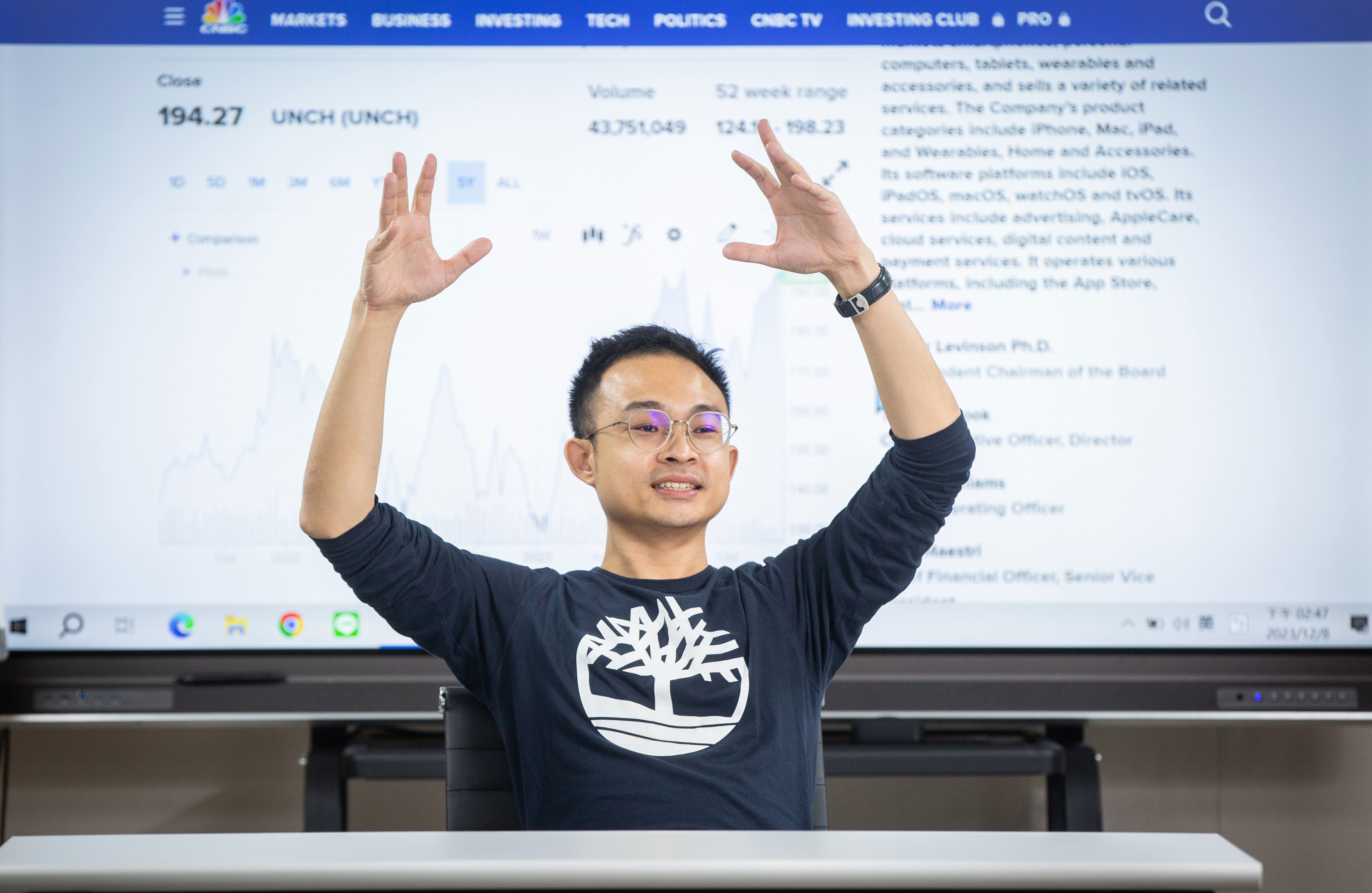 康德表示，標普500指數、那斯達克指數長線向上，逢低買進、長期持有，就能輕鬆獲利。