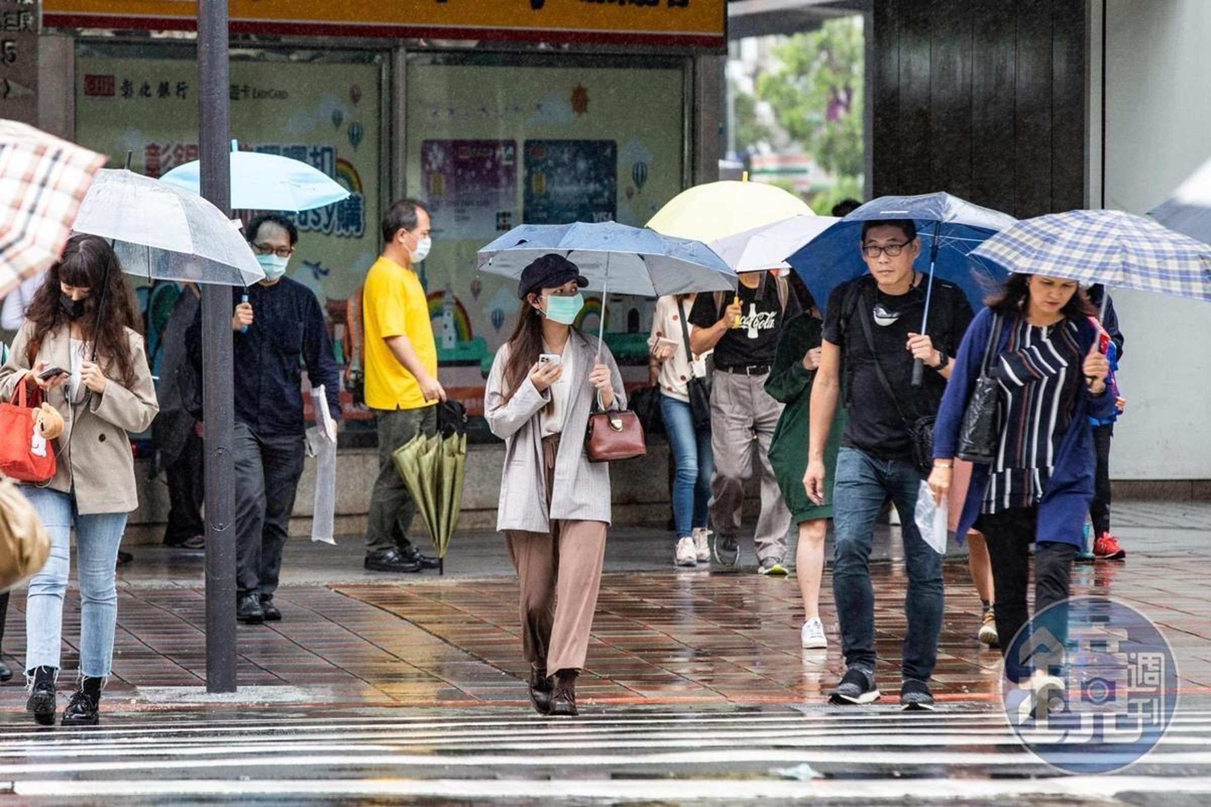 今晚起至週末天氣不穩,全台多個地區恐有局部陣雨、雷雨。(本刊資料照)