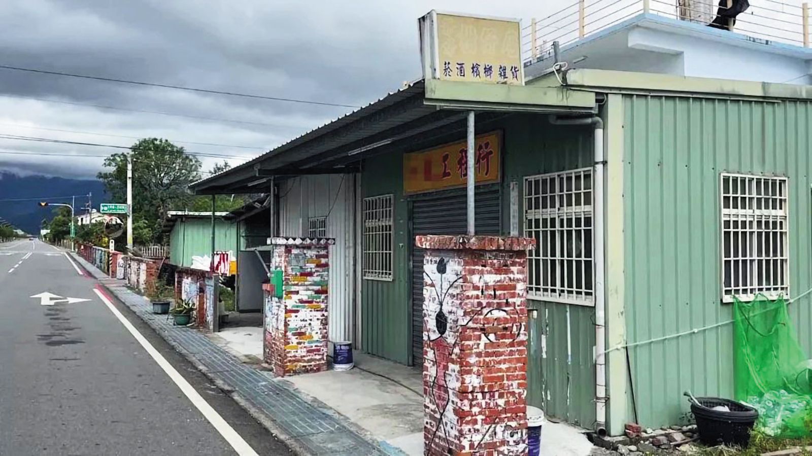 李泰安出獄回到老家低調從事工程工作，律師及鄰居都幫忙喊話，希望外界別再打擾。（鏡新聞提供）