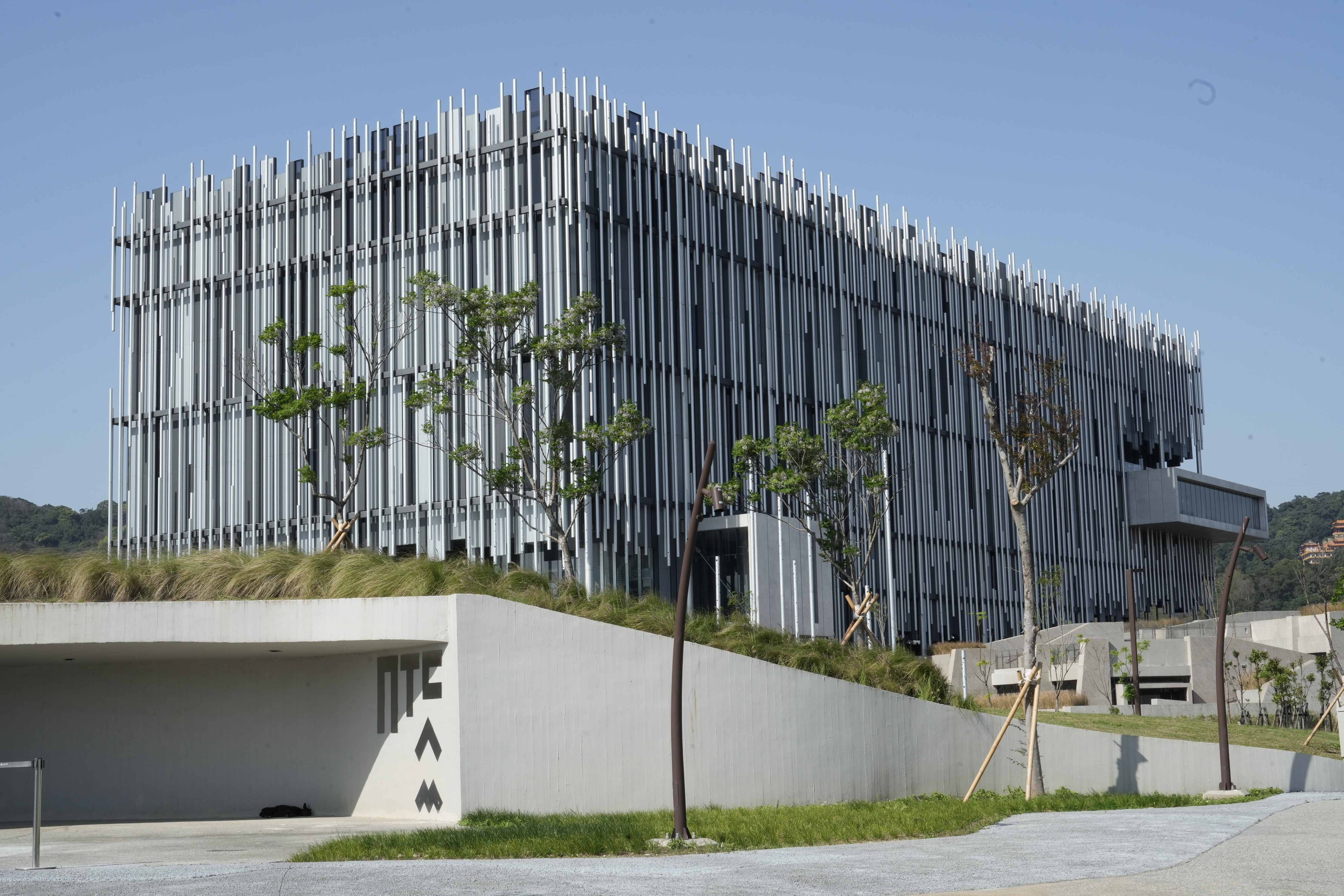 新北市美術館8日起試營運，期間開放三大展覽讓民眾體驗參觀。（新北市文化局提供）