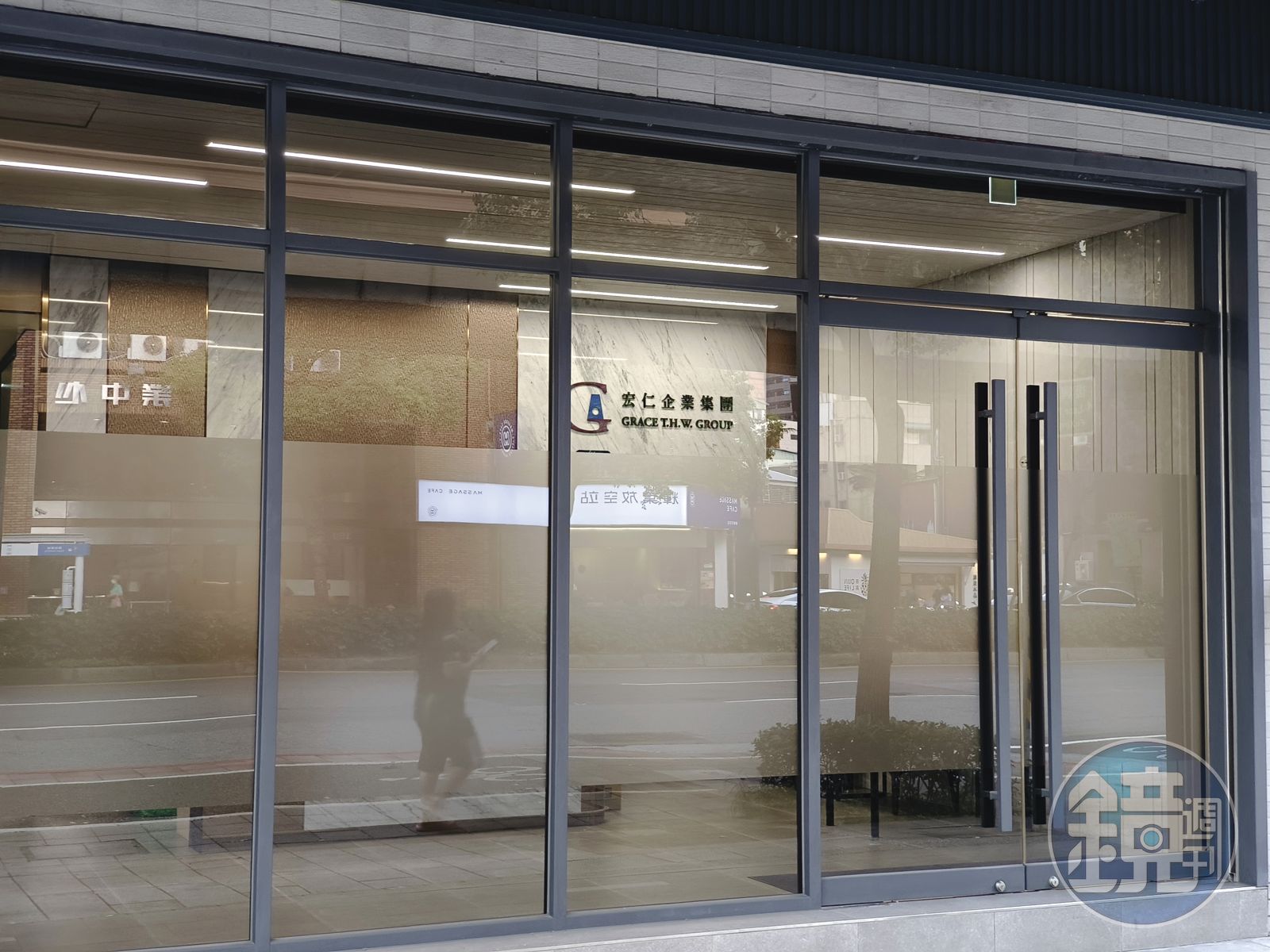 王文洋遭控在辦公室要求宋小姐脫衣撫摸並口交,雙方糾紛已鬧上法院。