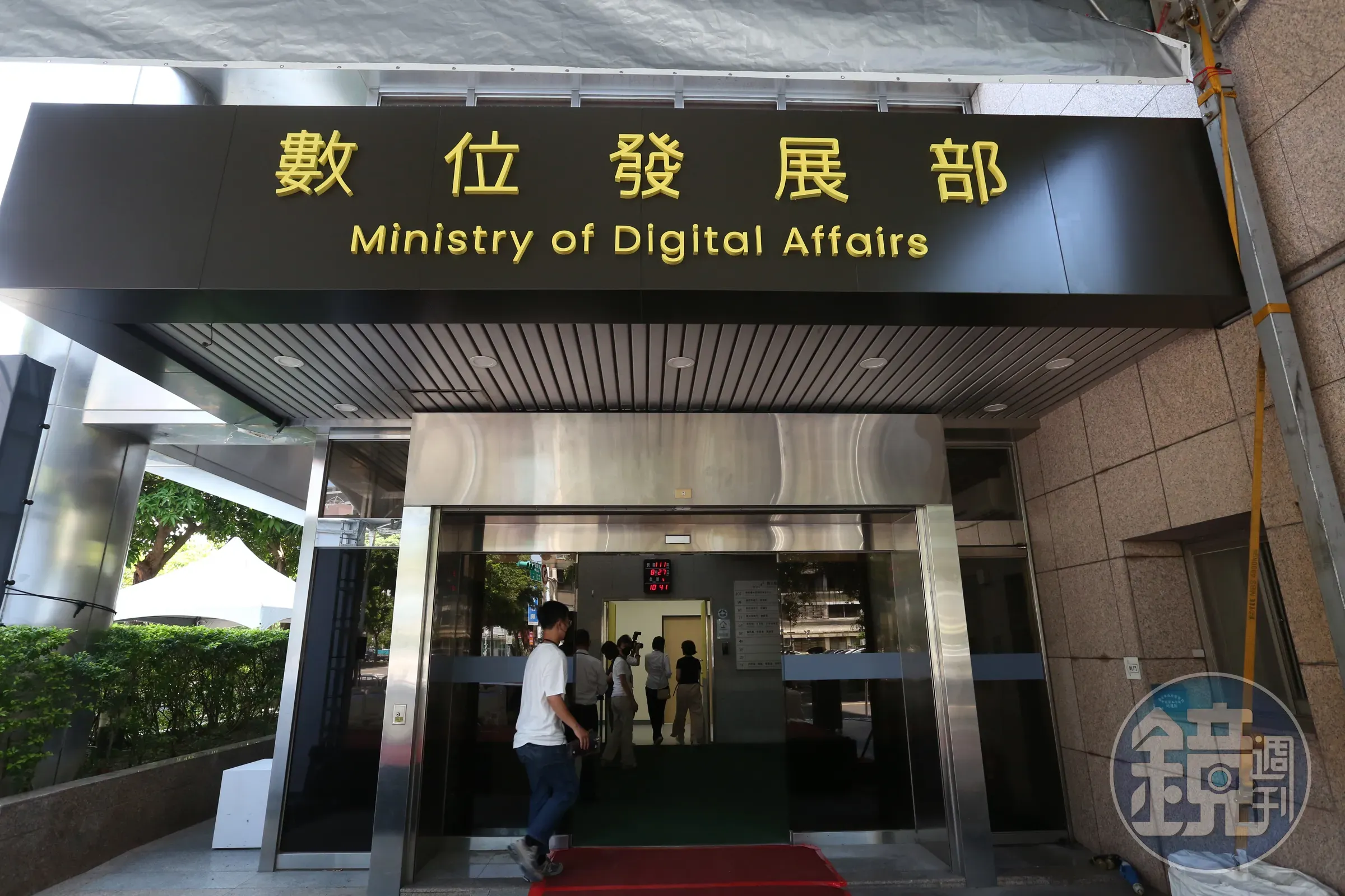 經濟部能源署的「太陽能光電單一服務窗口」網站今日被PTT鄉民發現，連結竟導向提供性服務的「外送茶」網站。（本刊資料照）