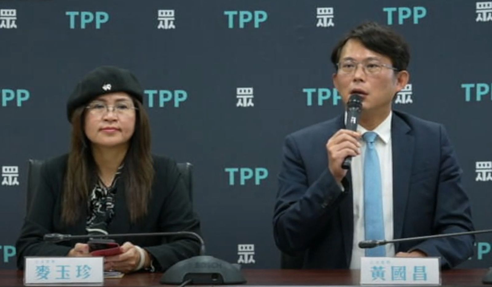 民眾黨團表示反對提高罷免門檻、但支持加嚴連署程序。(翻攝自民眾黨團直播)
