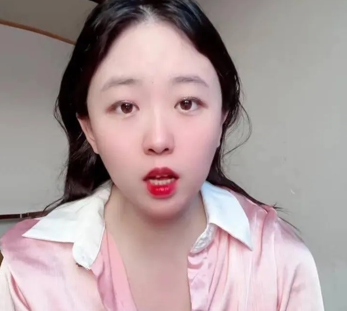 中國網紅李宜雪指控遭警察猥褻後，被二度強制送醫。（翻攝網路）