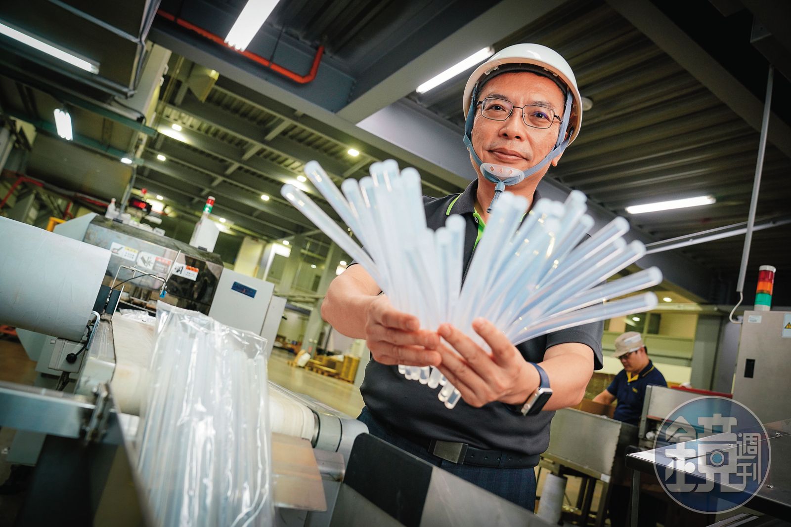德淵企業是亞洲熱熔膠霸主，董事長蕭向志4年前接下董事長位置後，致力於讓產品更環保，力推綠色材料。（圖／鏡週刊）