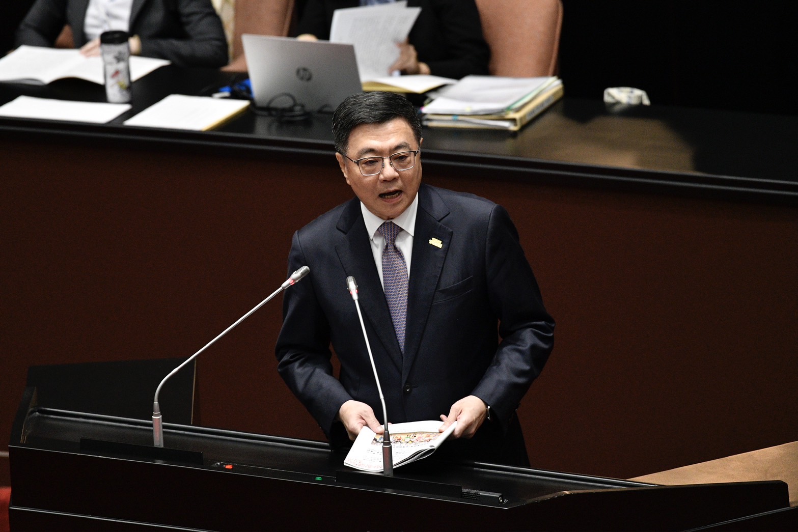 中央政府年度總預算案被藍白聯手退回，卓榮泰表示遺憾。