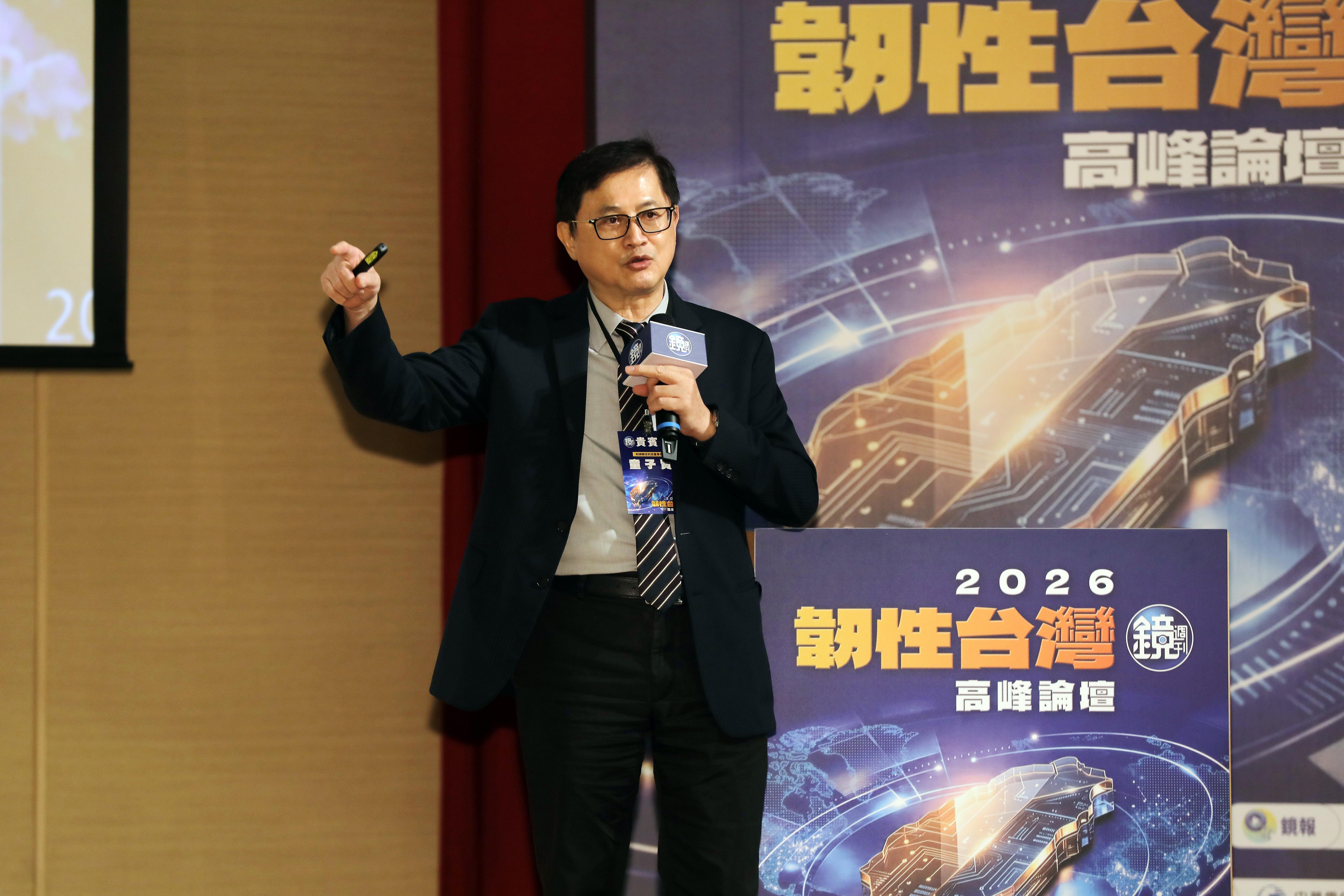 童子賢不諱言過去也曾對核能有所誤會，但他強調，要電力穩定且不排碳，台灣才能趕上國際趨勢。