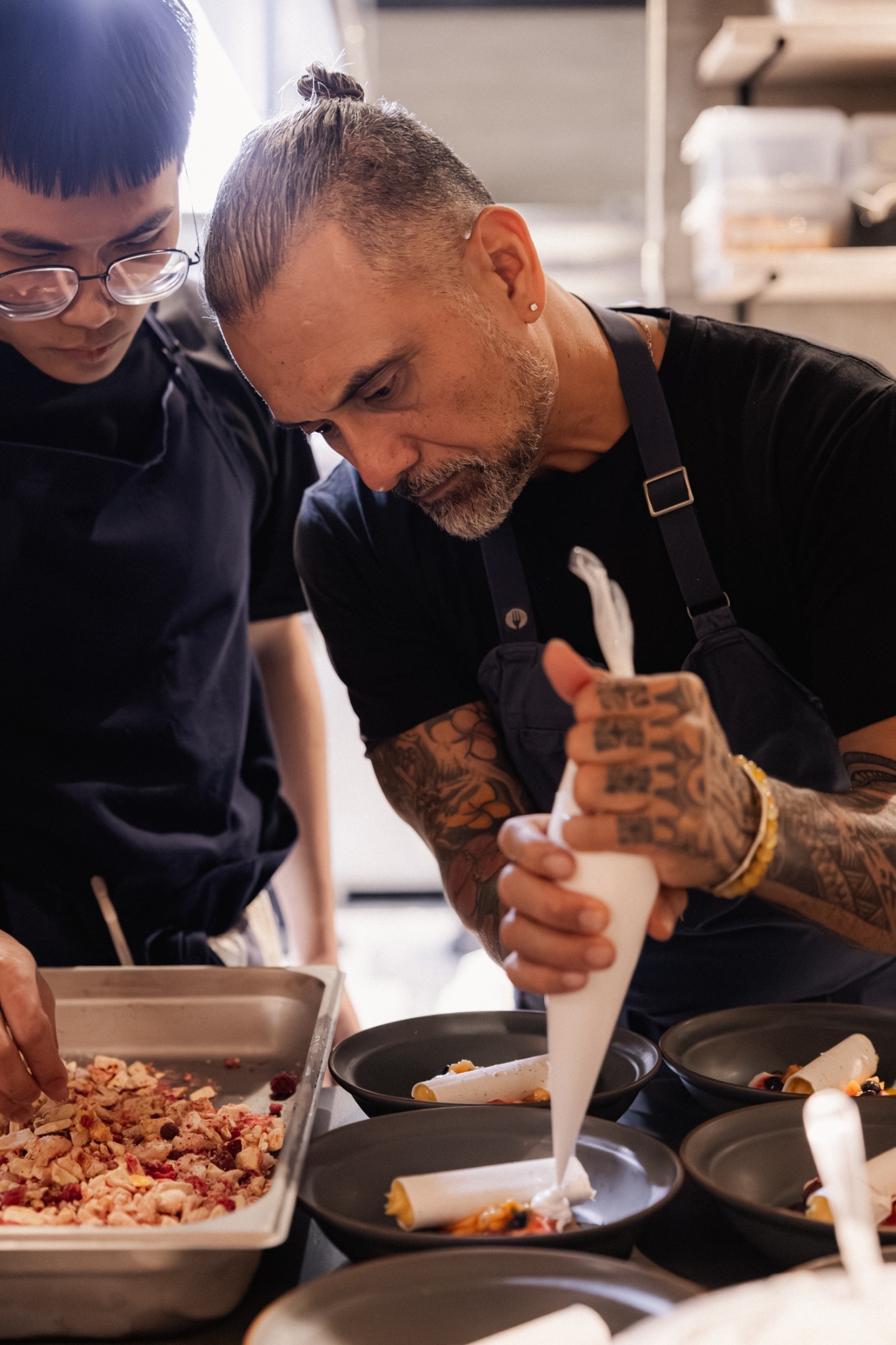 紐西蘭名廚Chef Michael Meredith主動發起公益餐會活動，為台灣綠色方舟募款。（CHALET V提供）