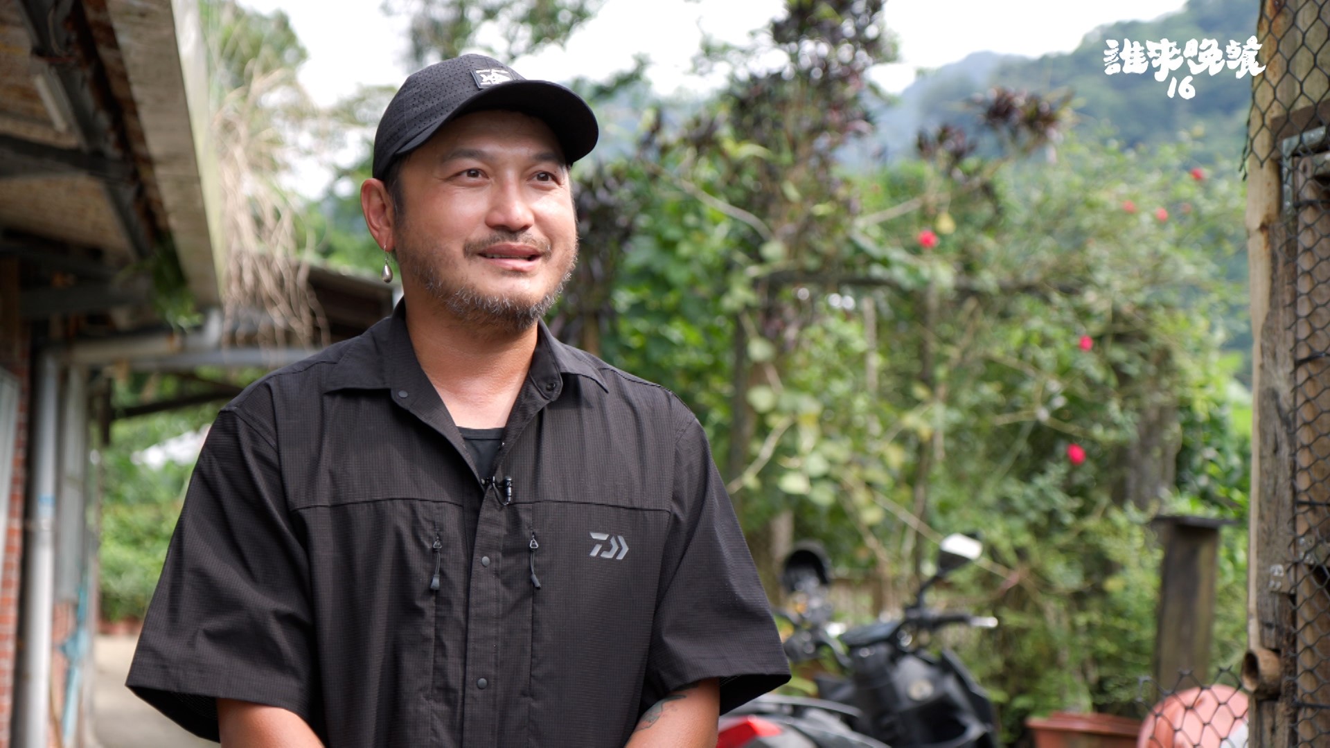 KID上《誰來晚餐》拜訪陌生家庭。（公視提供）