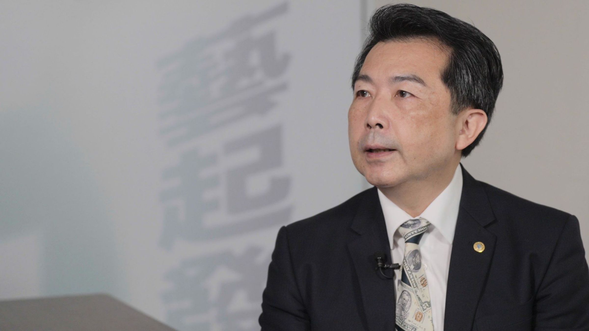 刑警局預防科科長林書立建議,民眾可先至名人的官方社群媒體查看是否有提及此事,並透過該官方社群發訊息詢問求證。