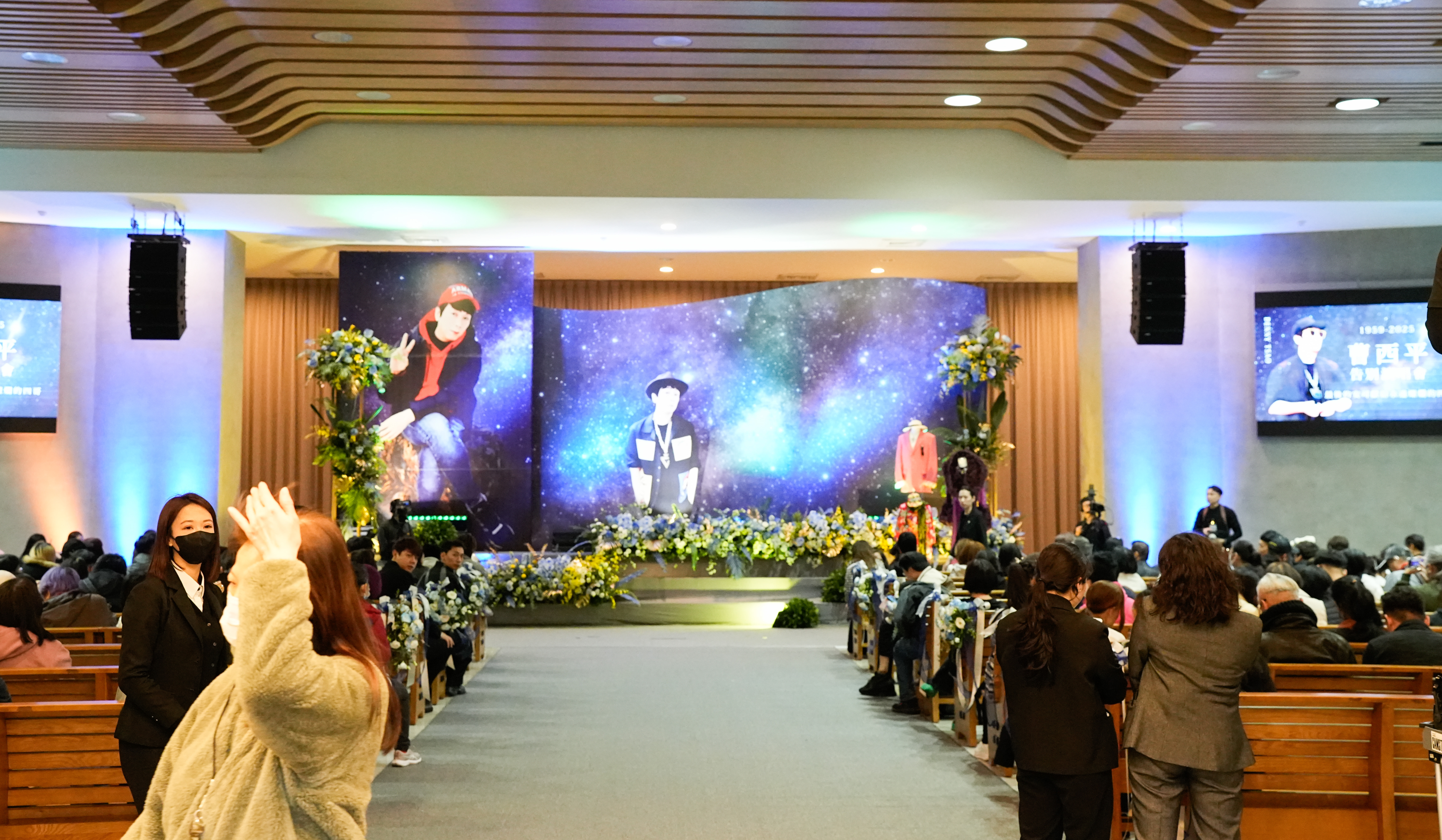 曹西平今舉辦告別式。