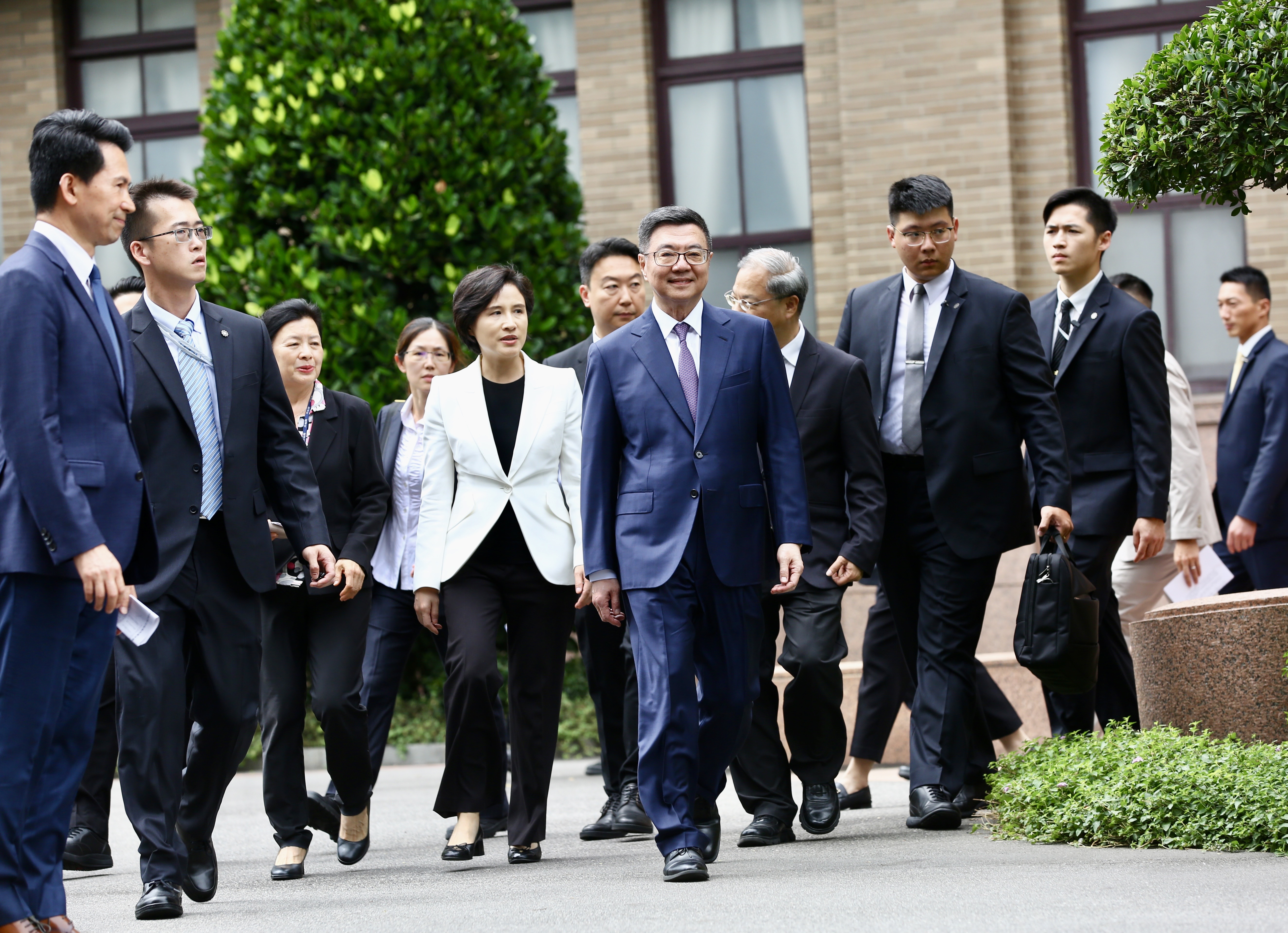 行政院長卓榮泰將於中午偕副院長鄭麗君拜會韓國瑜。