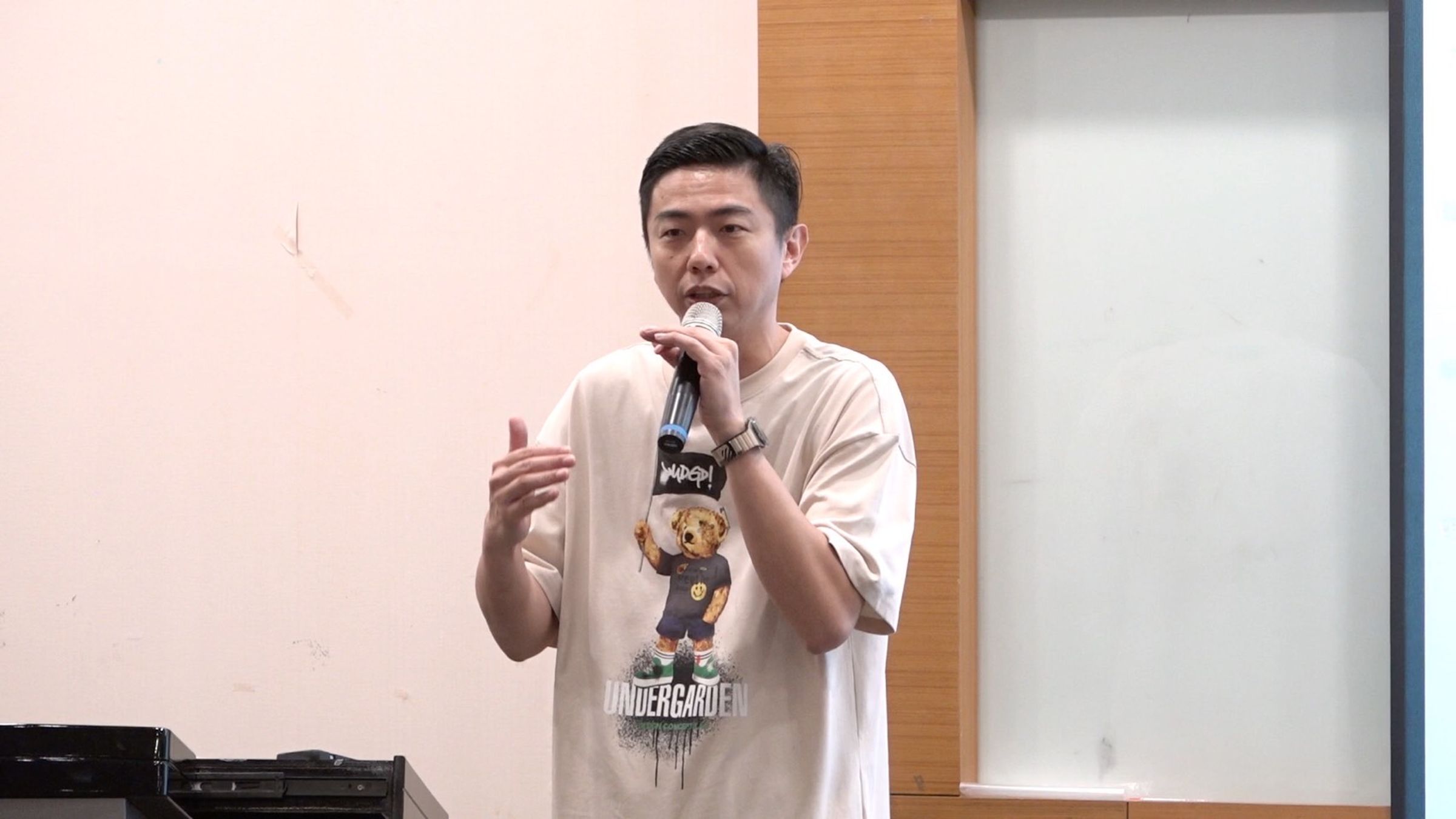 熊爸每次見解都非常讓飼主容易理解,寵物系大學生和網友都封他是台灣第一寵物訓練師。(台北海大提供)