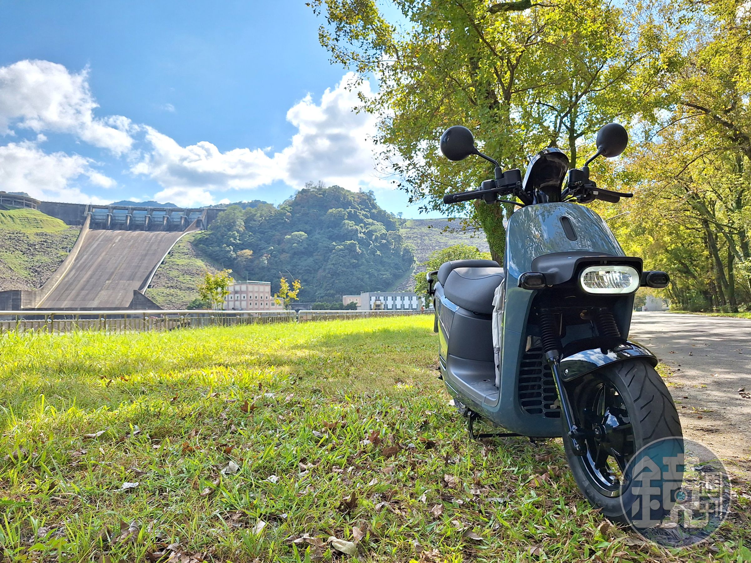 Gogoro CrossOver 成功地融合了電動摩托車和跨界休旅車的特色,並透過一系列的創新技術,滿足了現代多元化生活的需求。