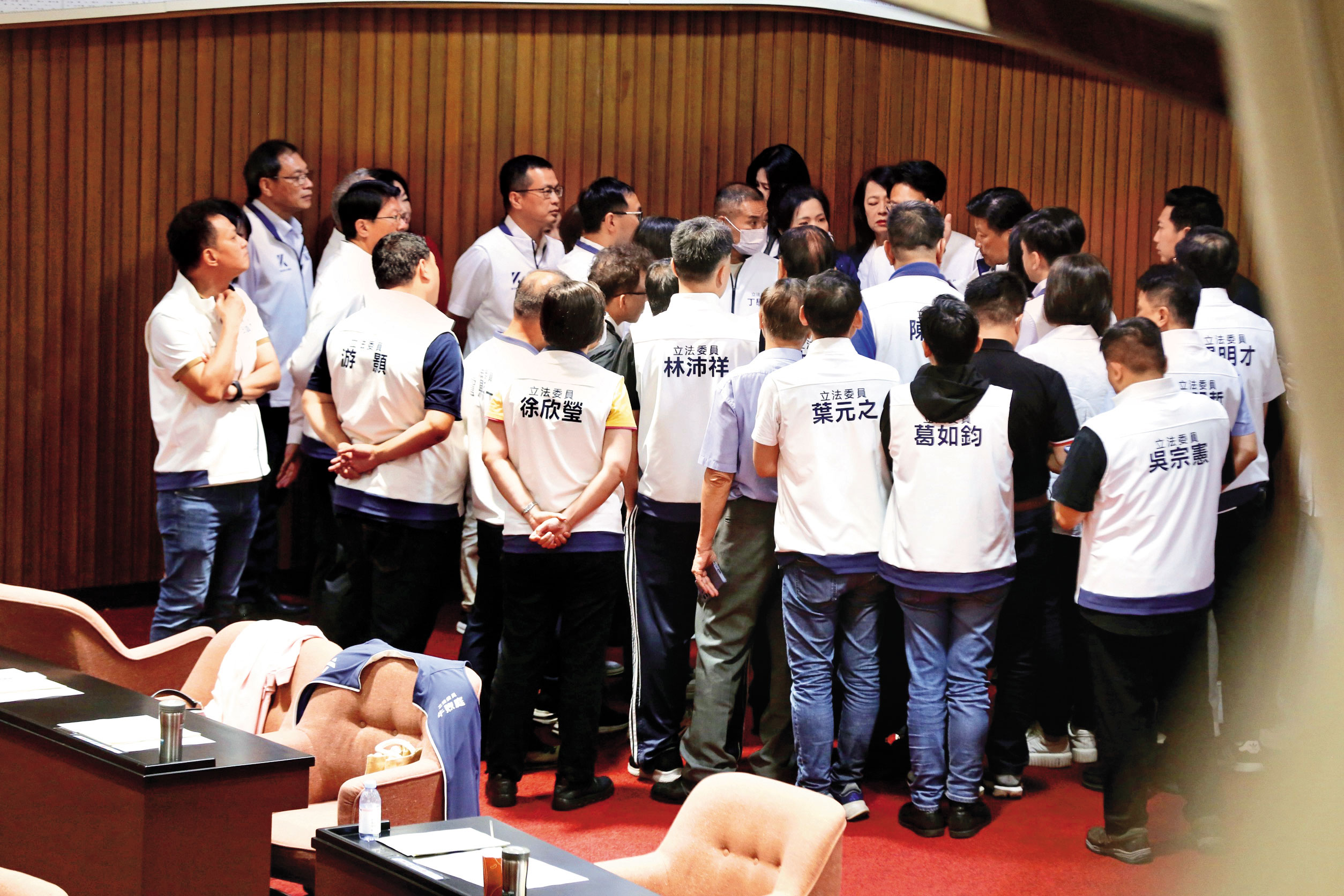 24藍委抗罷成功，形同拿下「無敵星星」，接下來在國會的舉動備受矚目。（鏡報董孟航）