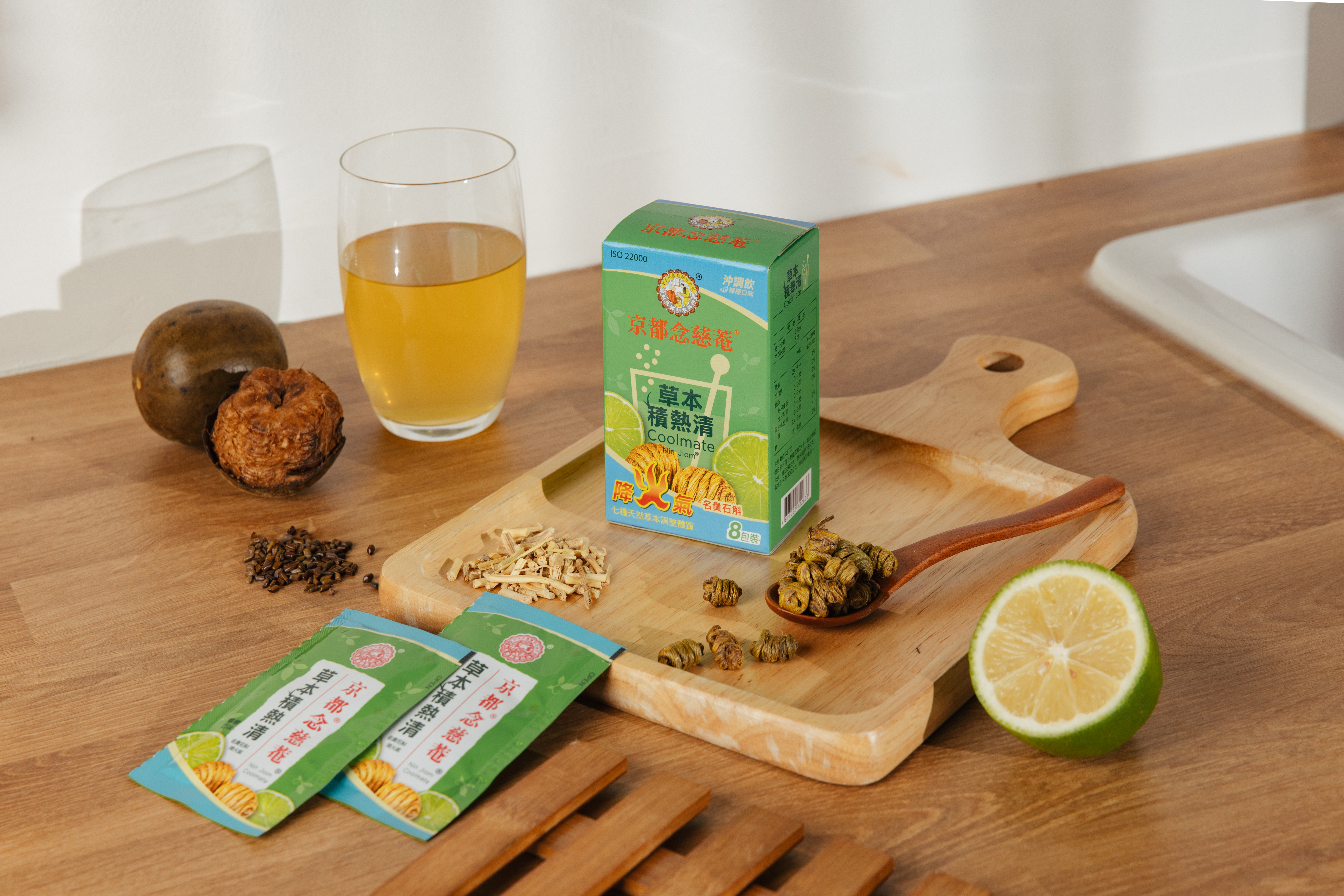 氣溫飆高每個人都超容易「上火」，這個時候不妨來一杯清涼的「草本積熱清」，口感絕佳好像在喝檸檬茶，大家一起消滅暑氣降降火氣！