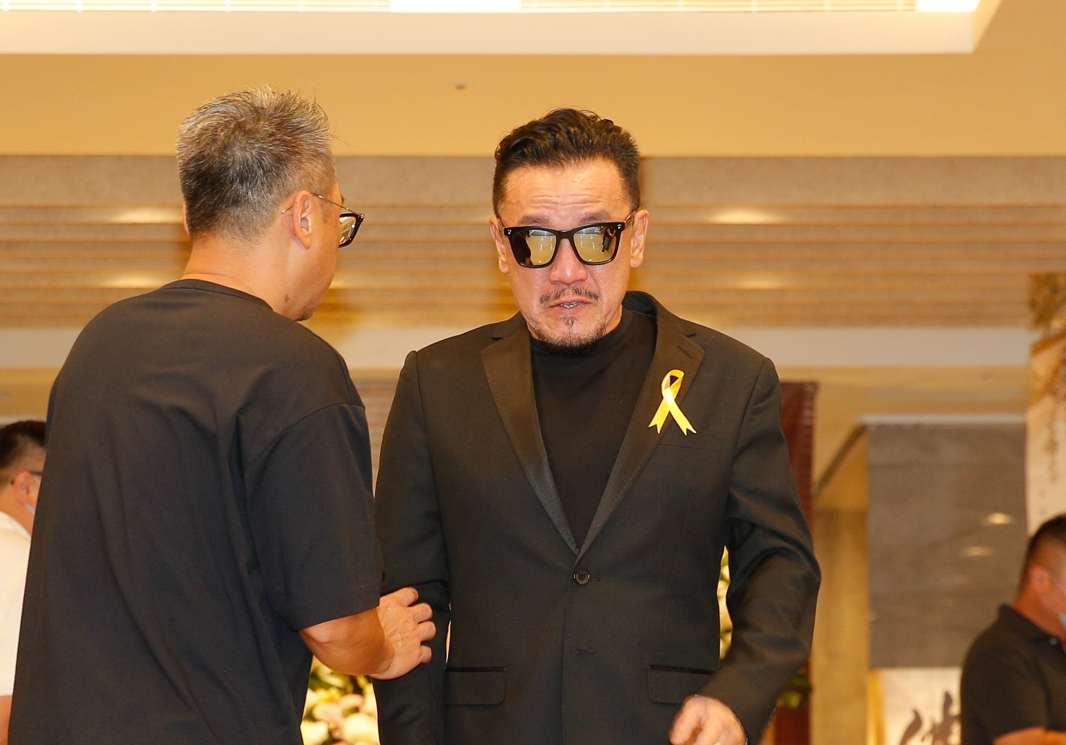 陳為民現身汪建民告別式哭紅雙眼。