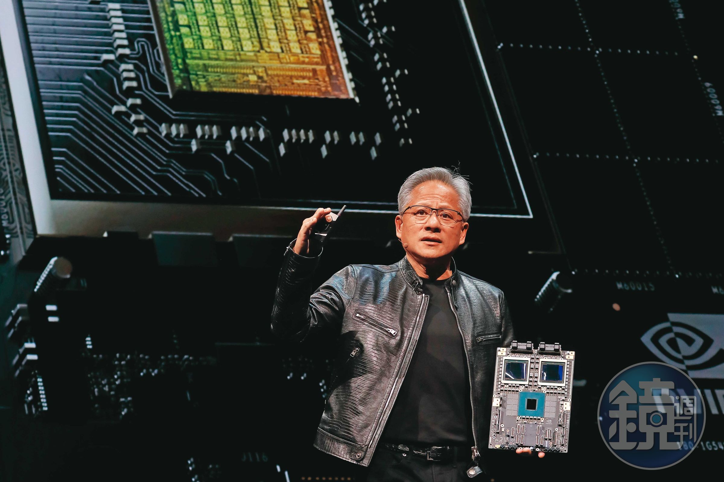 由輝達(nVidia)引爆的AI晶片競賽,帶動了CoWoS等先進封裝技術龐大需求。圖為輝達執行長黃仁勳。