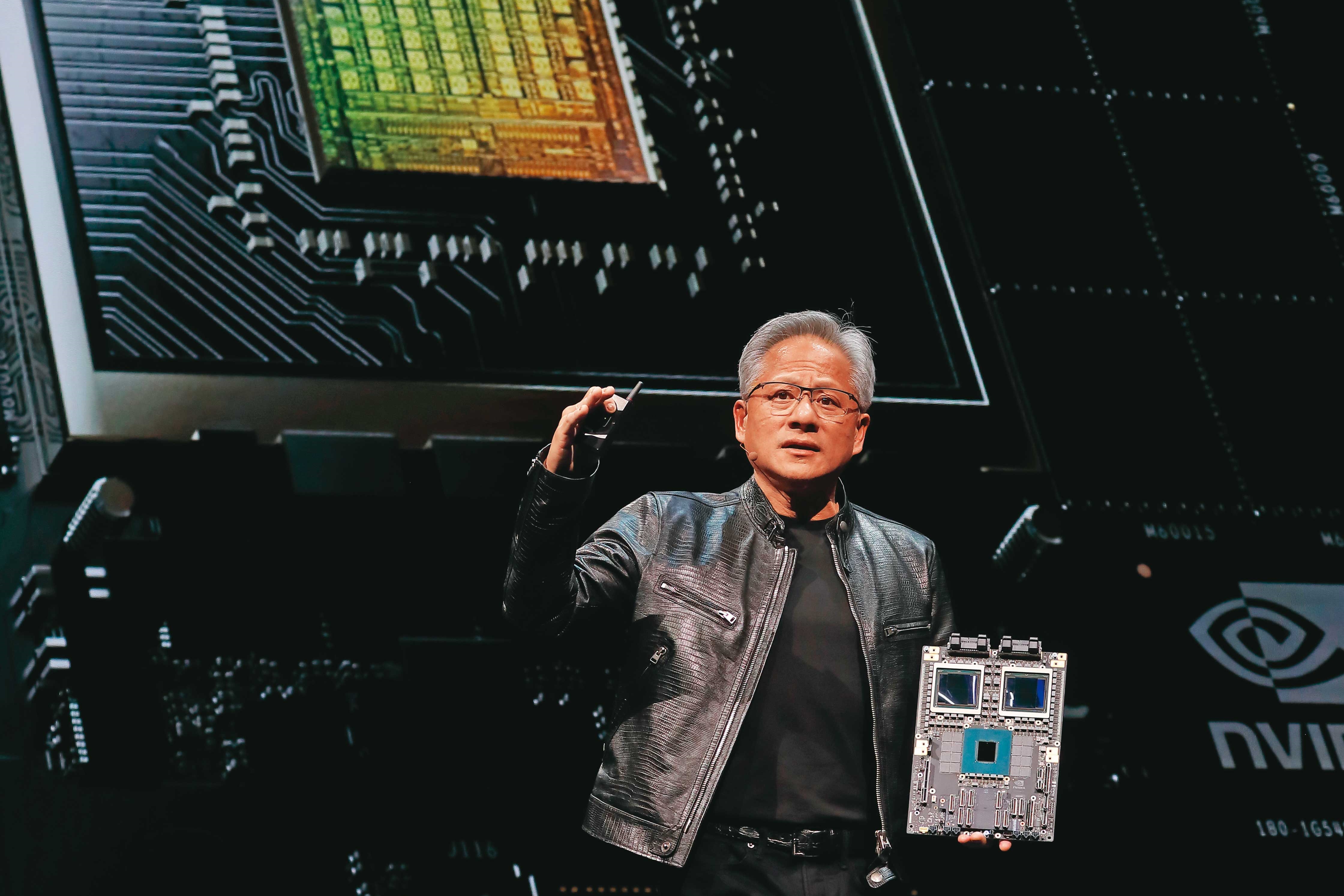 由輝達（nVidia）引爆的AI晶片競賽，帶動了CoWoS等先進封裝技術龐大需求。圖為輝達執行長黃仁勳。