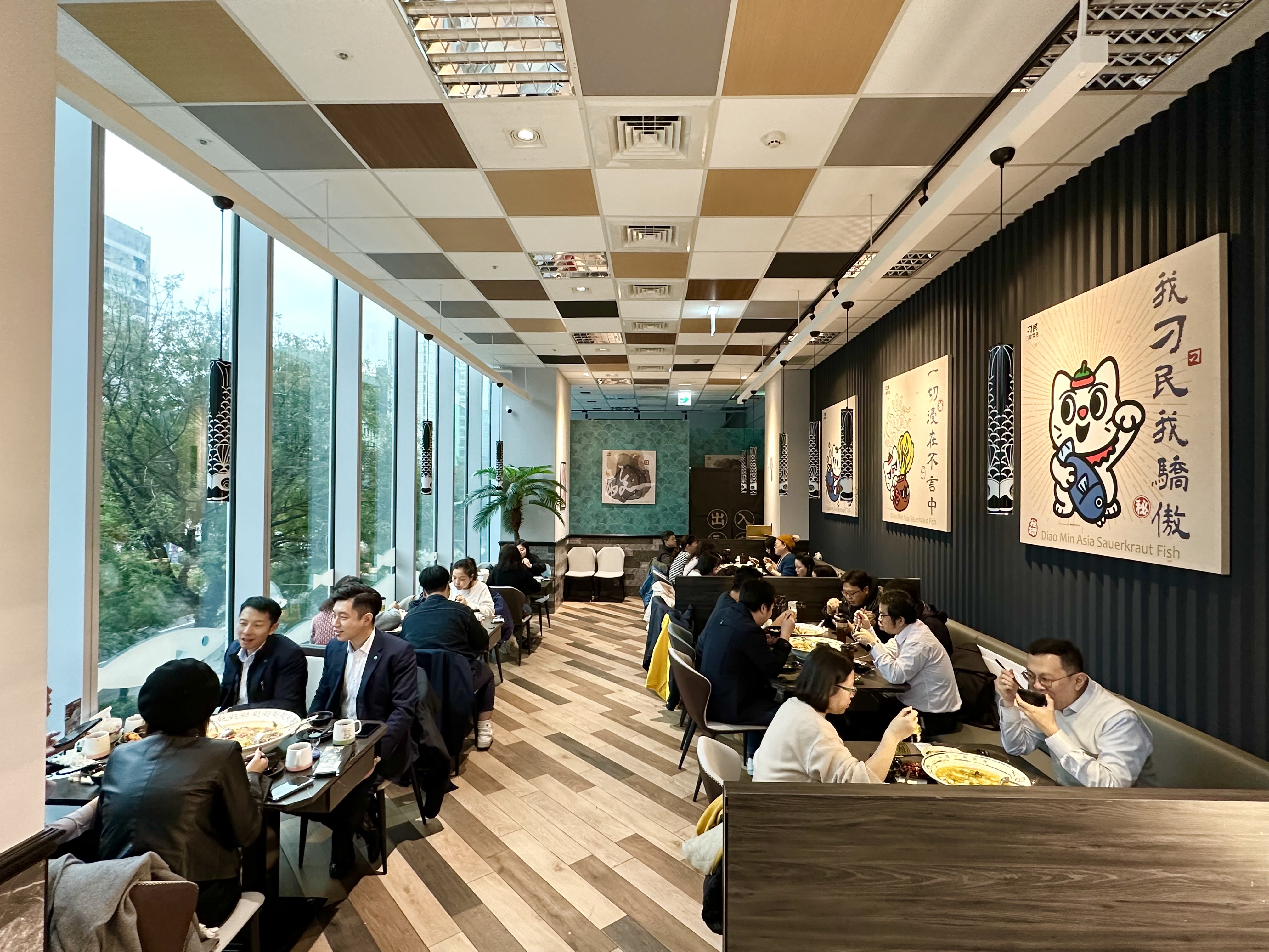 西門店空間寬敞，用餐氛圍相當舒適。