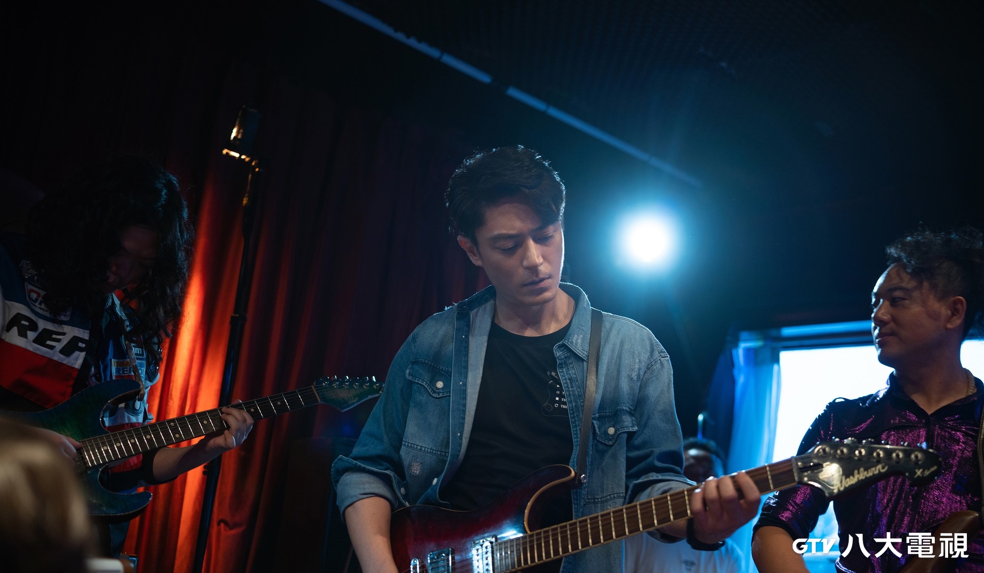 霍建華睽違5年重返小螢幕和劉亦菲演出《玫瑰的故事》。（八大戲劇台）