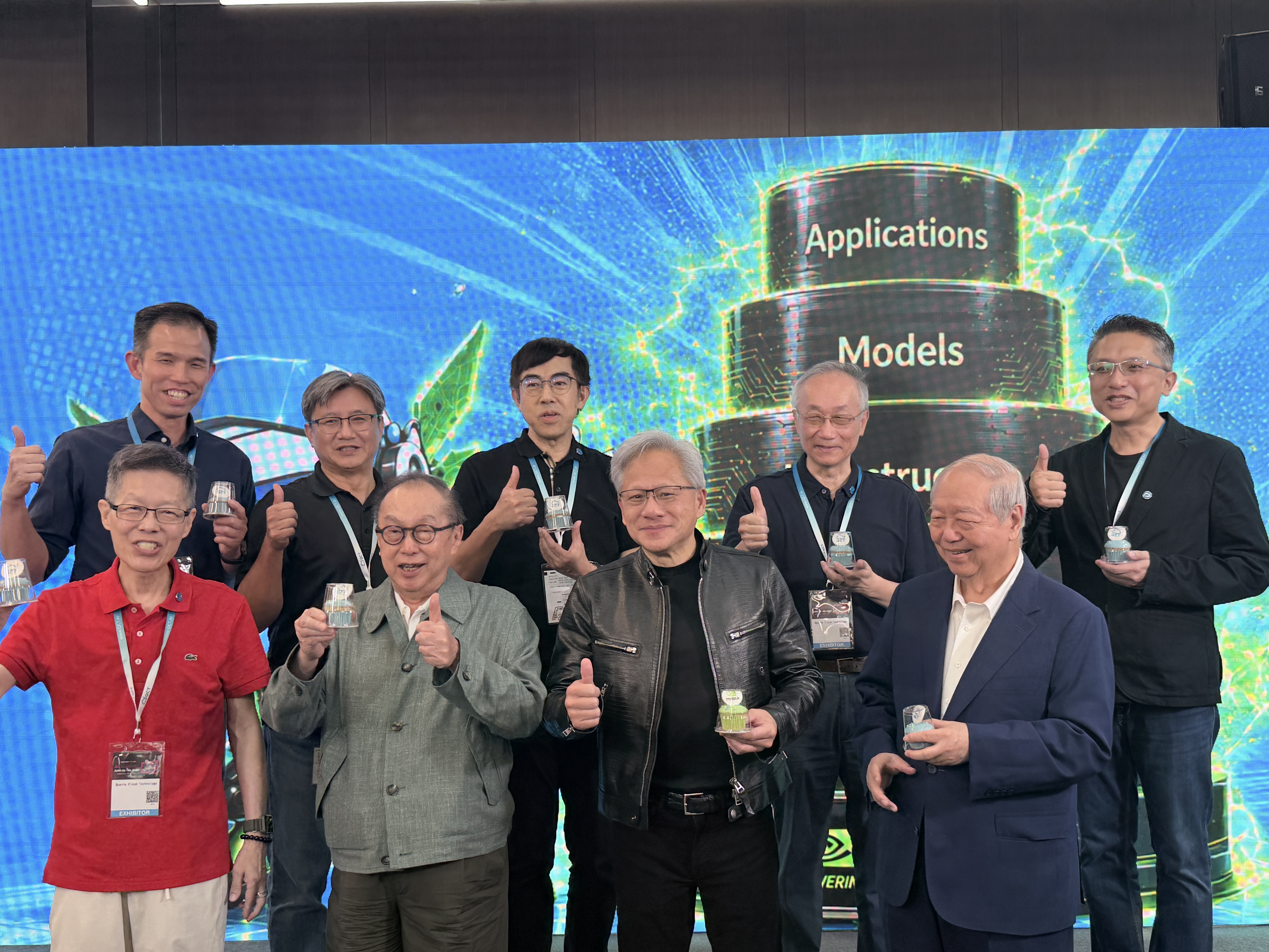 AI教父輝達創辦人黃仁勳今(2)日下午首訪展區正是廣達集團旗下的雲達科技。