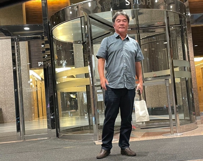 王必勝卻自爆自己雖然一週喝酒6天，但在2個半月成功減重了12公斤。（翻攝自王必勝臉書）