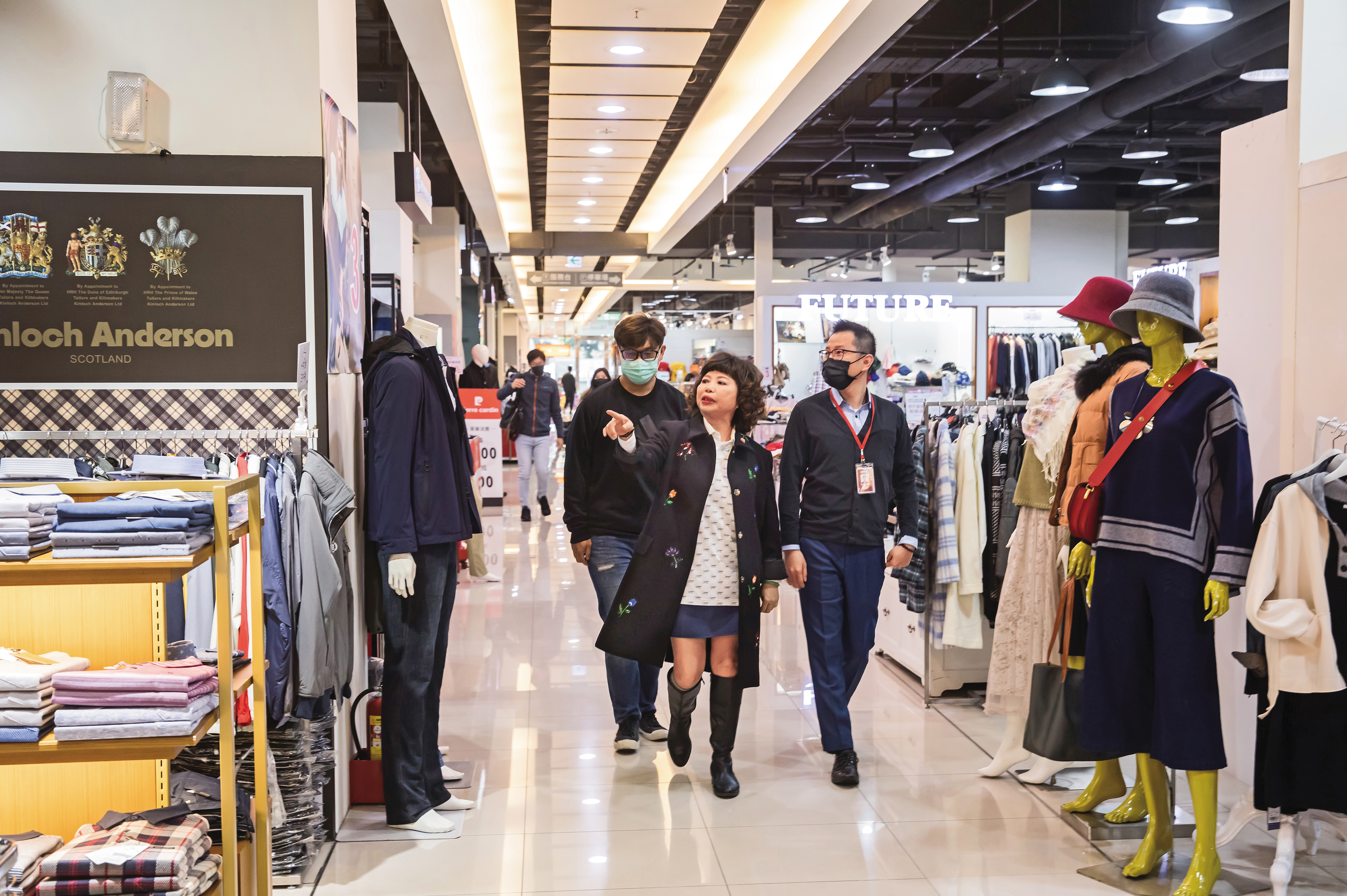 禮客董事長翁素蕙是商場女強人，卻被控為富不仁、獅子大開口。