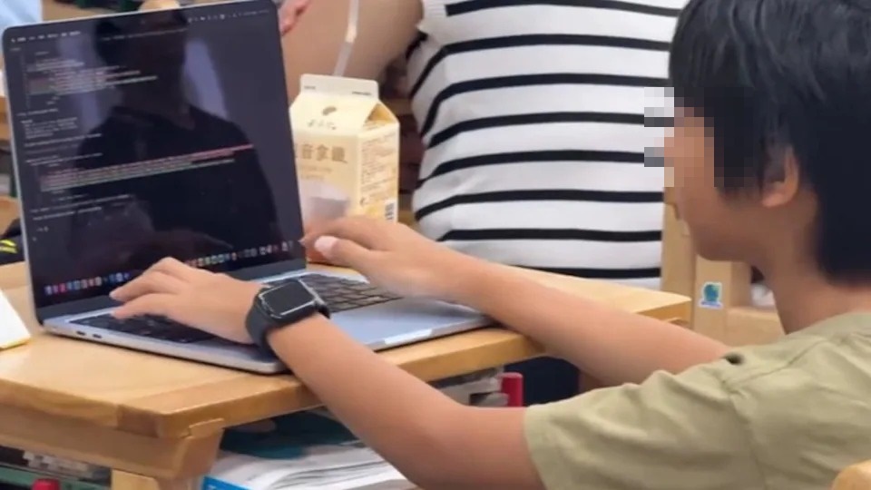 「海馬」9歲時因做出名為「九歲記帳」的APP爆紅。（翻攝自Threads@leethi1024）